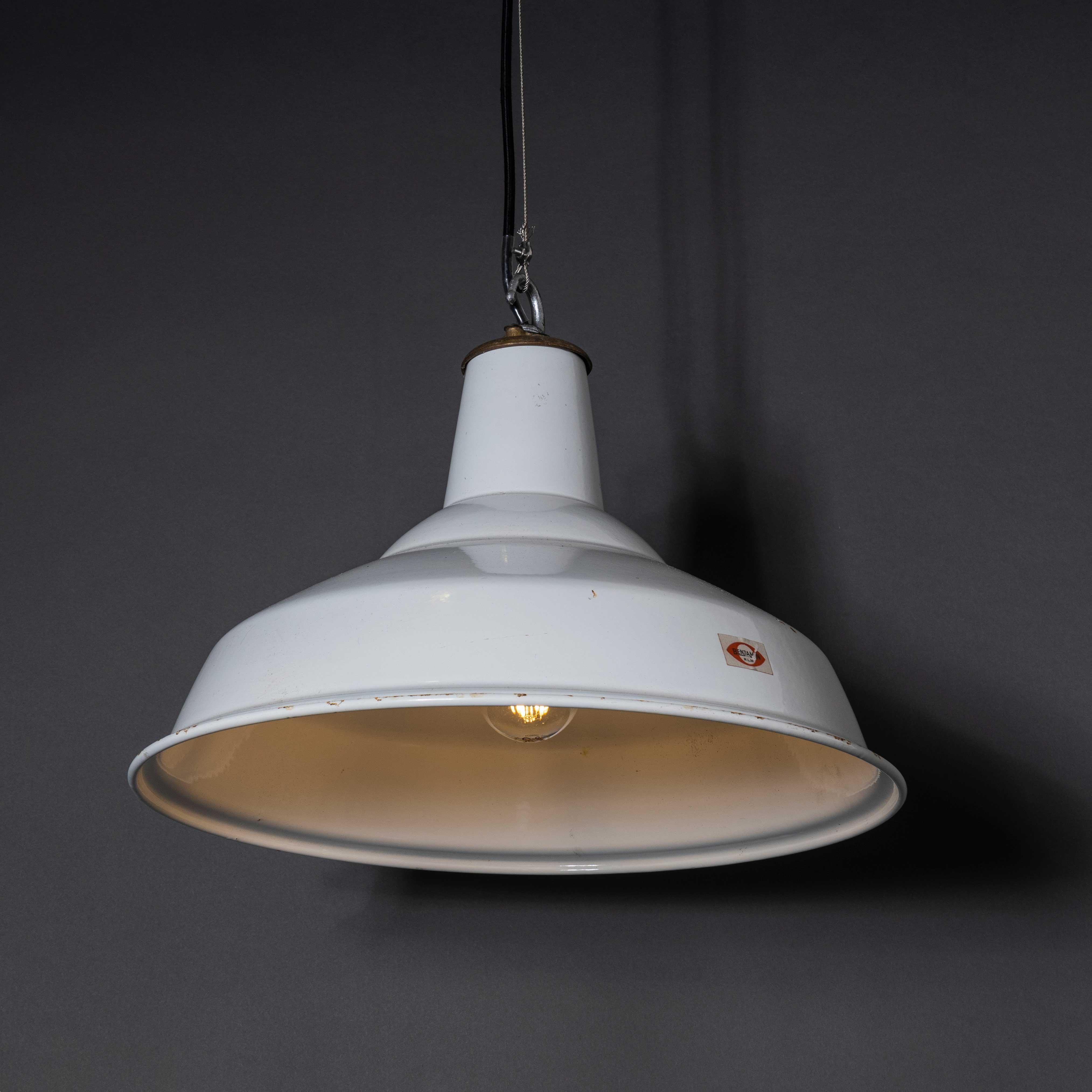 1960s White Benjamin Enamelled Pendant Lamps In Good Condition For Sale In Hook, Hampshire