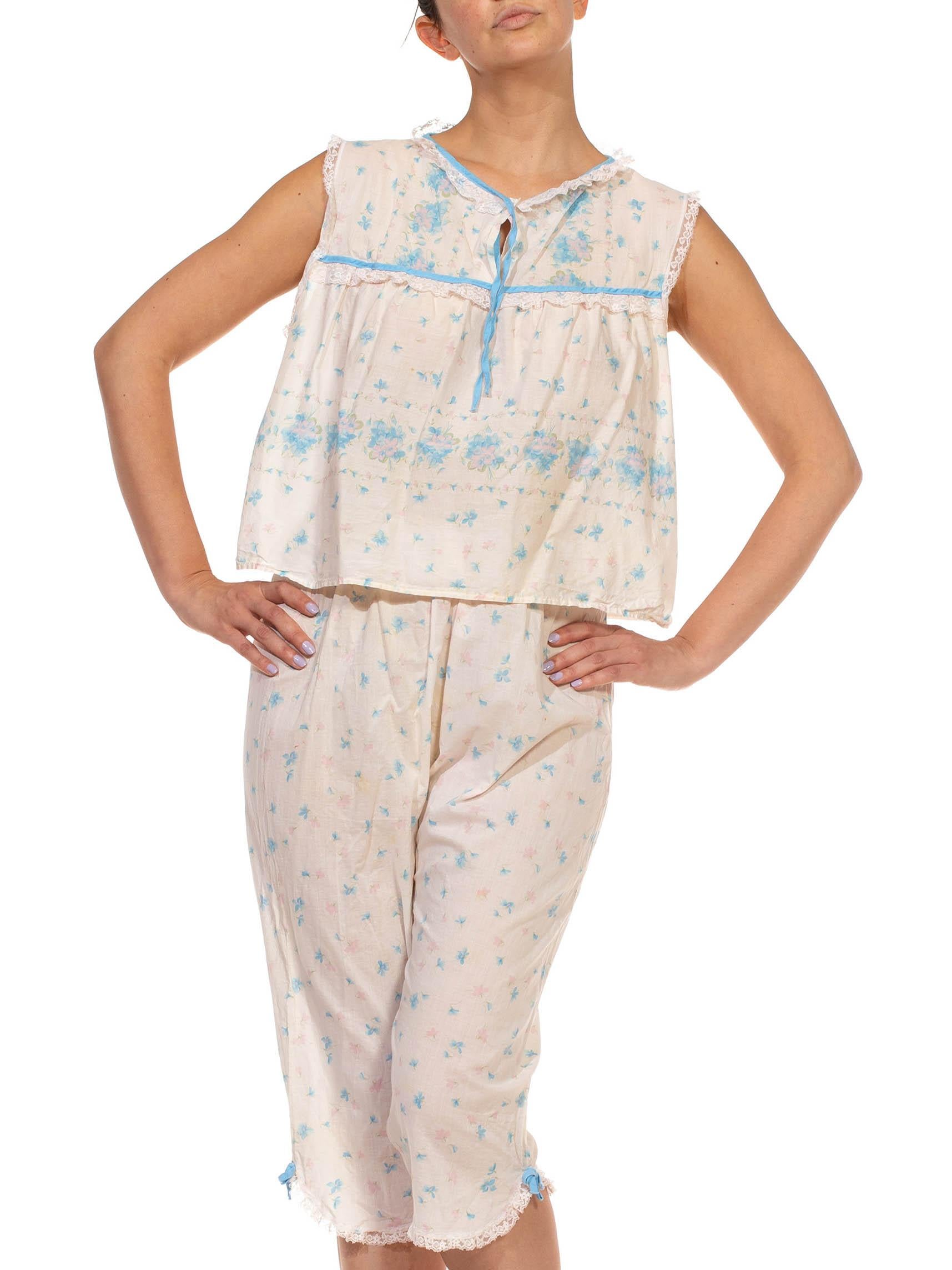 Weiße & blaue Baumwollpyjama aus den 1960er Jahren, Little House On The Prairie, geblümt im Angebot 2