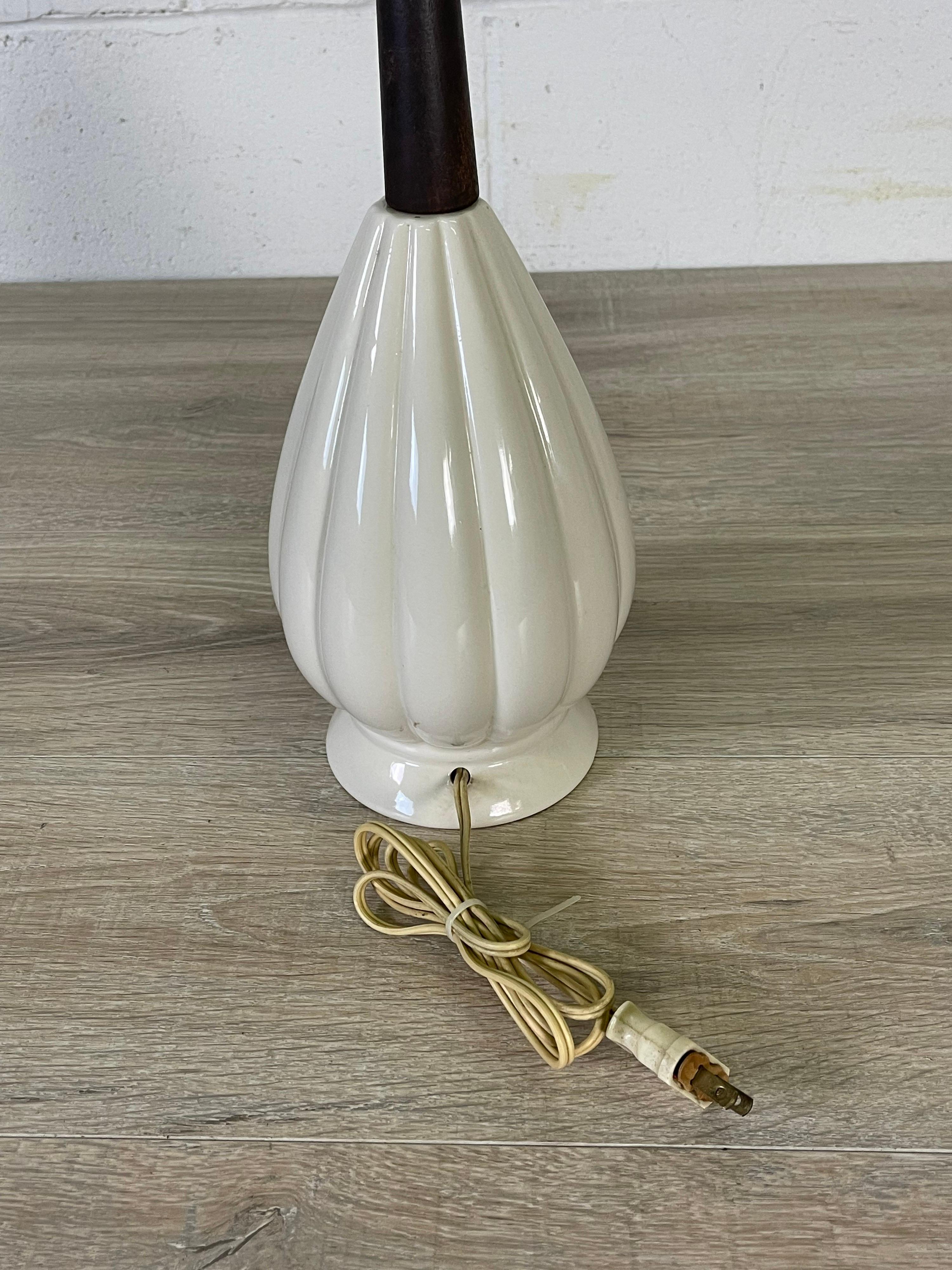 1960s White Ceramic Table Lamp For Sale 1