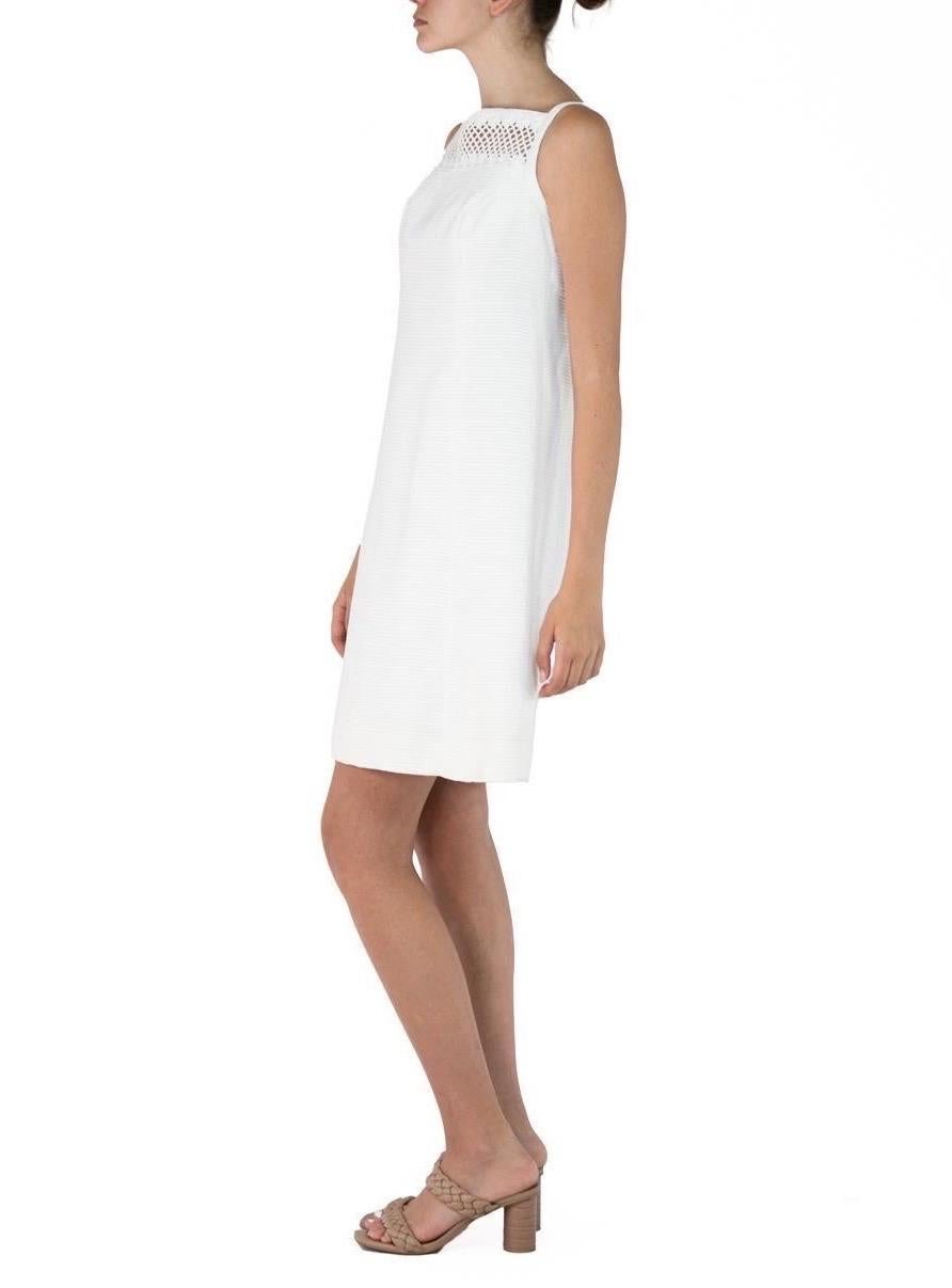 1960S White Cotton Mod Jackie O Style Dress With Daisy Lace In Excellent Condition For Sale In New York, NY