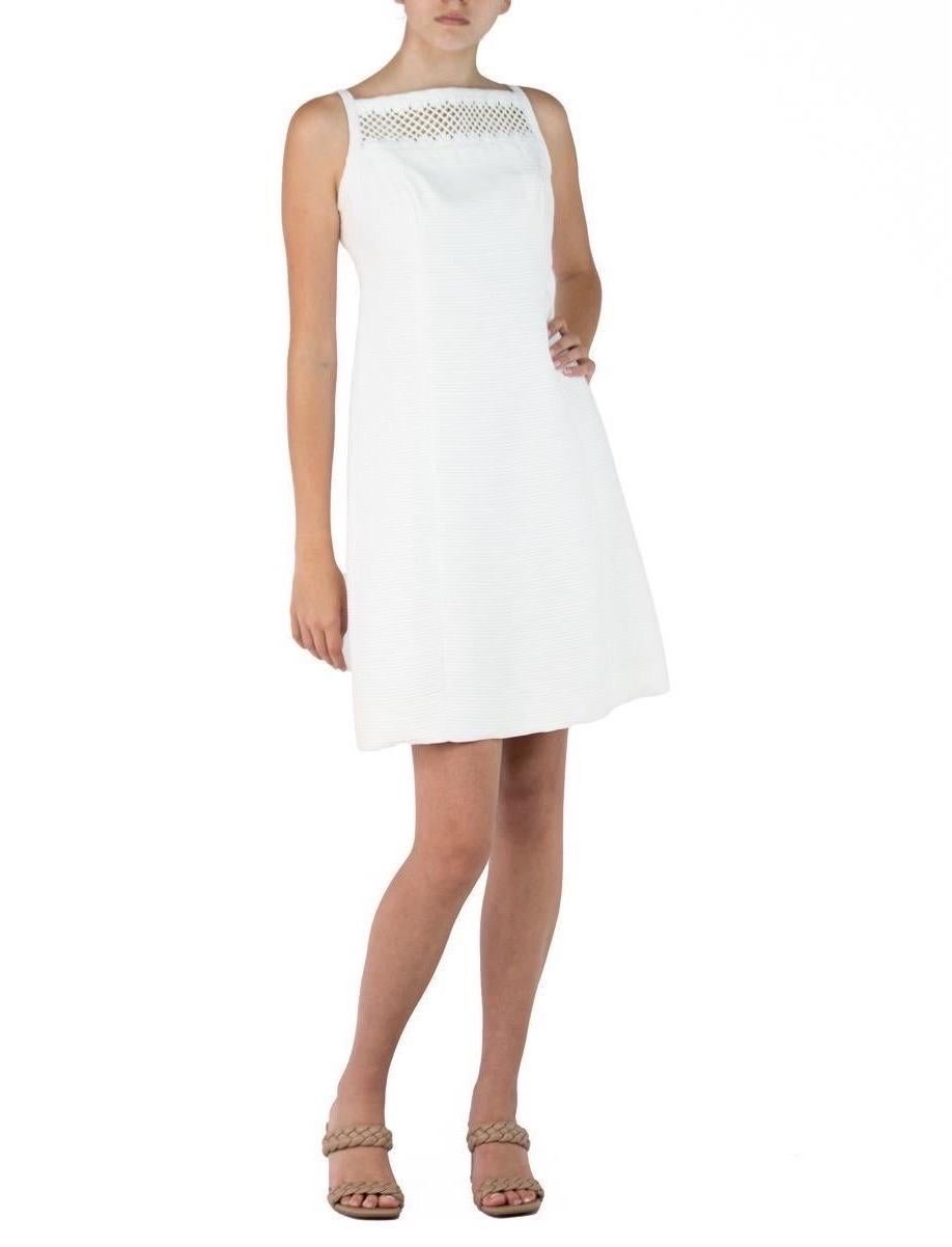 1960S Weiß Baumwolle Mod Jackie O Stil Kleid mit Daisy Spitze im Angebot 2