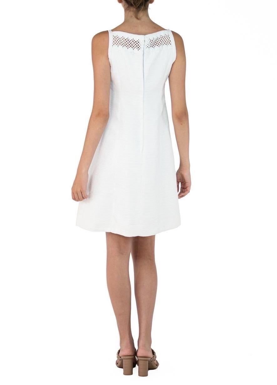 1960S Weiß Baumwolle Mod Jackie O Stil Kleid mit Daisy Spitze im Angebot 3