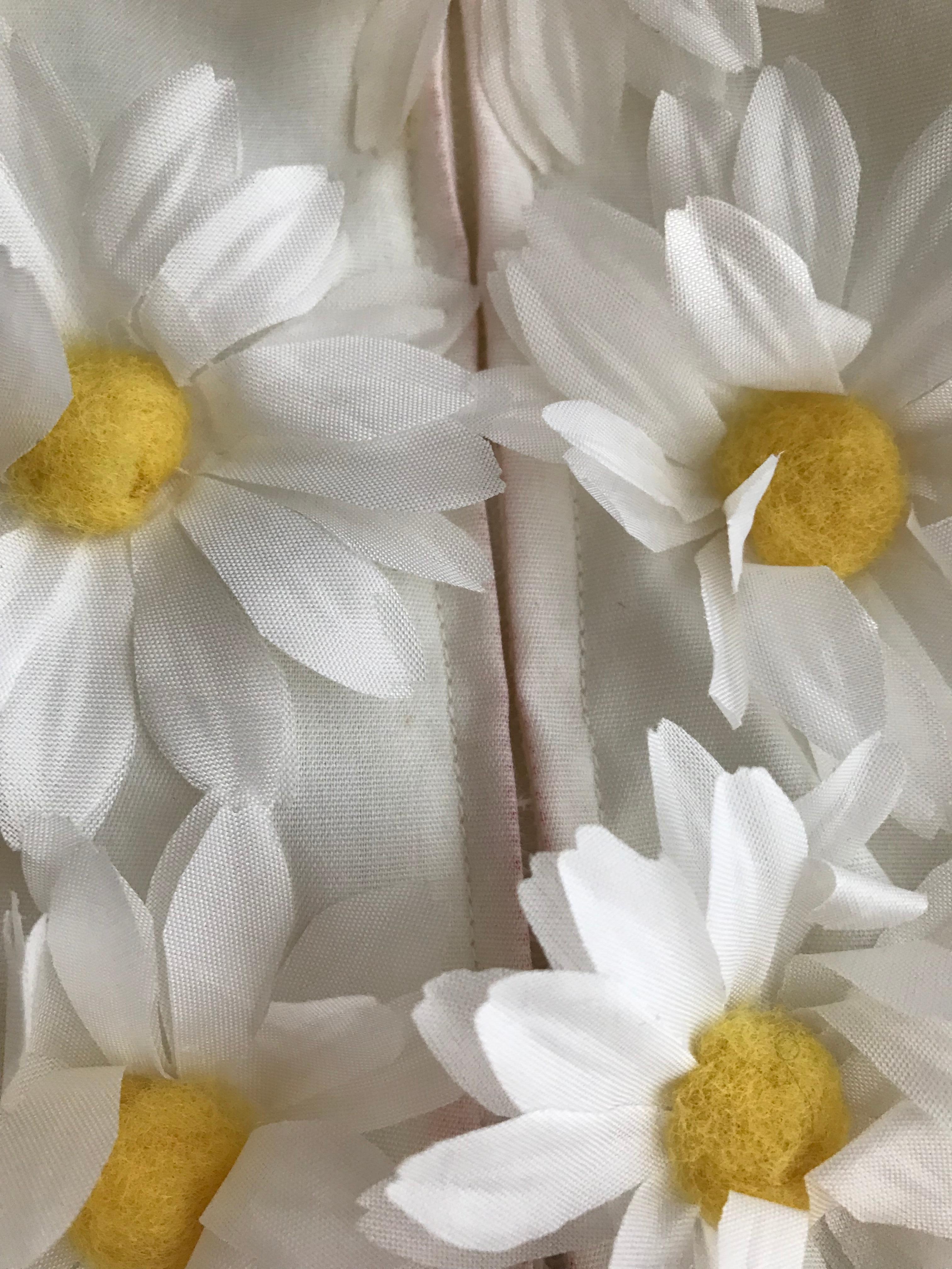 1960s White Daisy Appliqué Cotton Shift  Dress with Head Scarf In Good Condition In Beverly Hills, CA