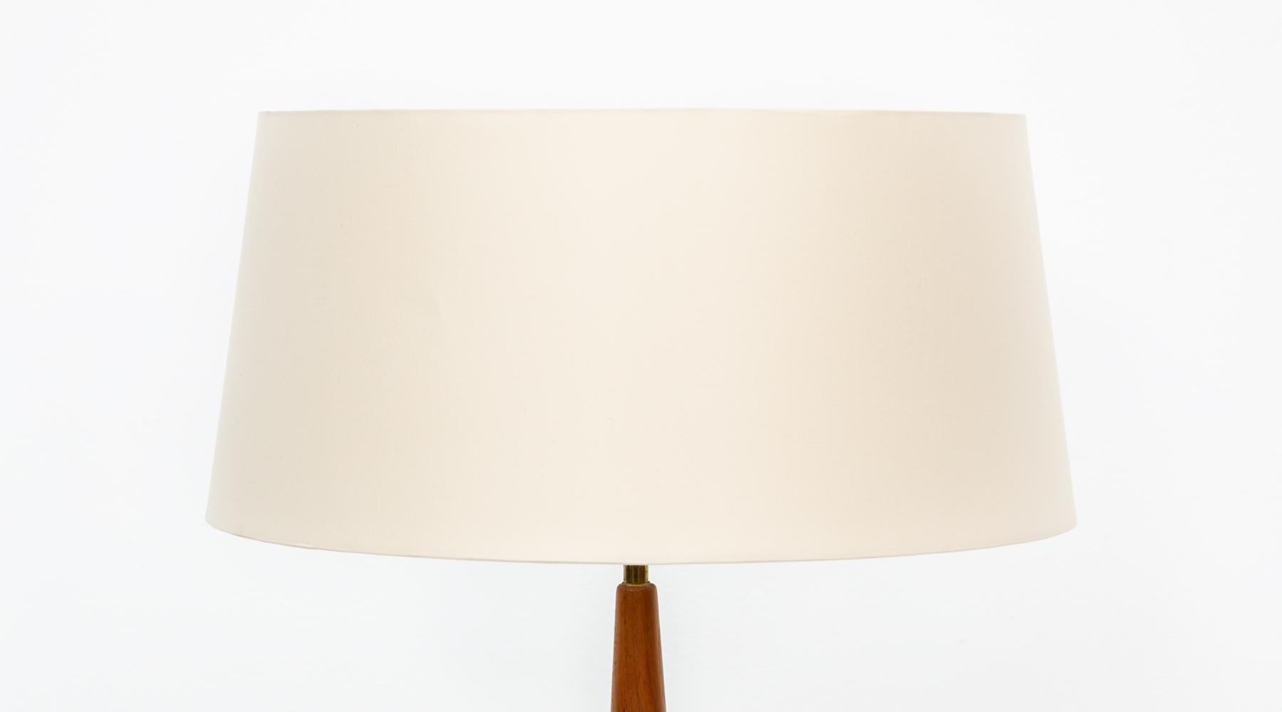 Mid-Century Modern 1960s White Fabric Shade Table Lamp by Gerald Thurston For Sale