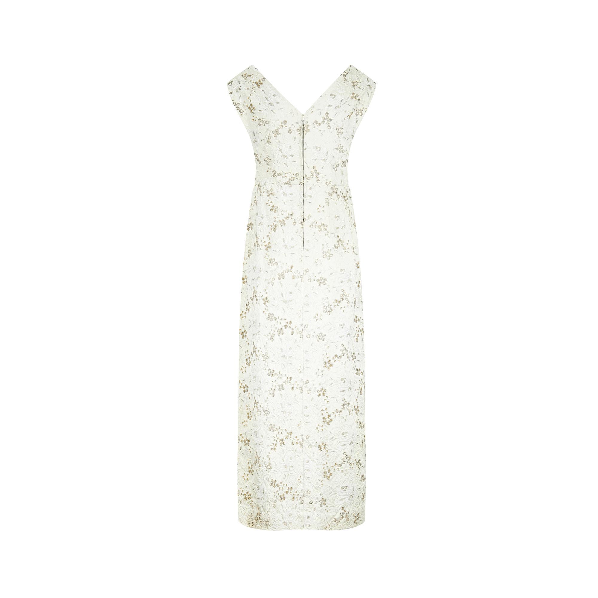 1960s White Floral Embroidered Brocade Column Dress In Excellent Condition For Sale In London, GB