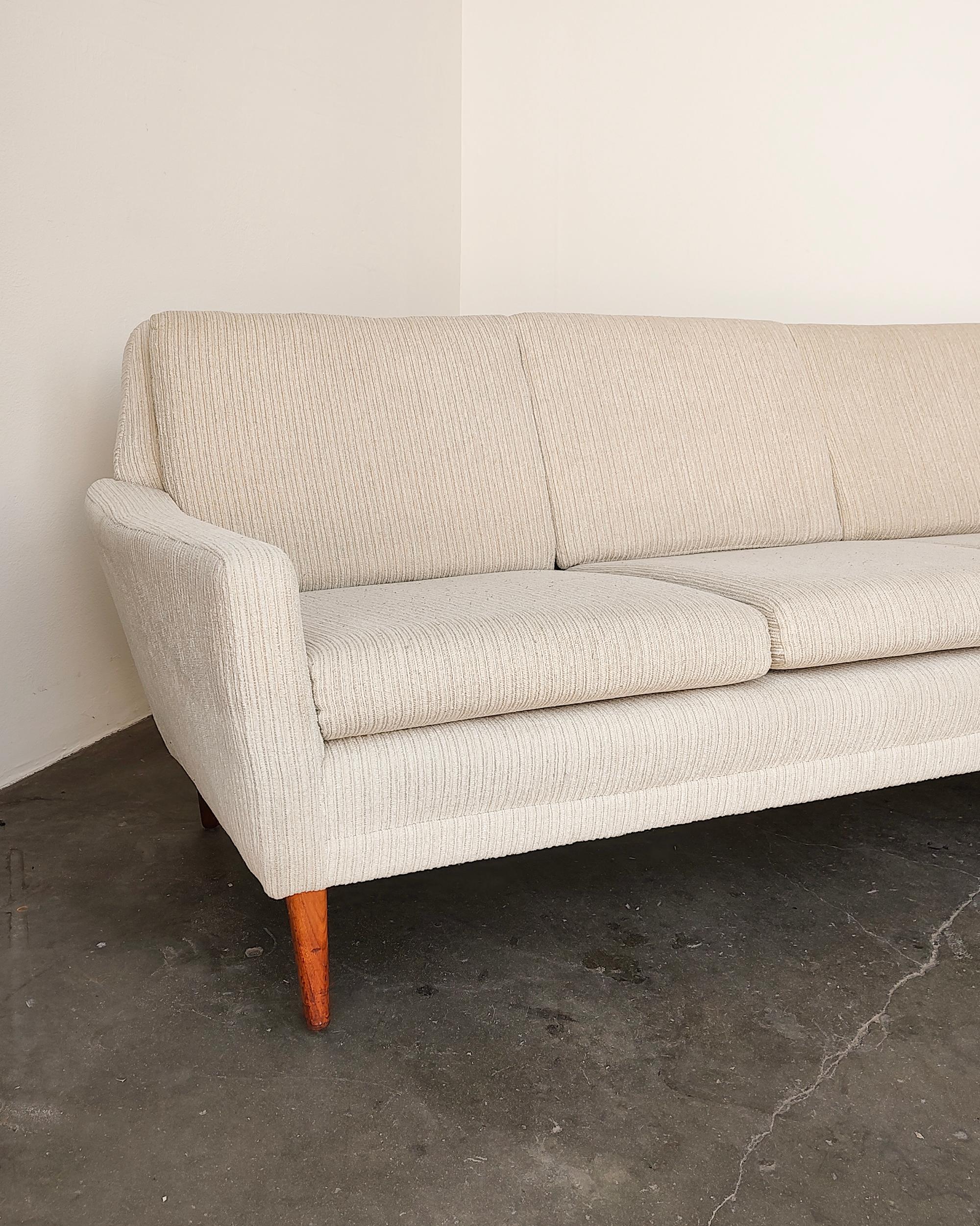Beautiful four-seater mid-century sofa by Dux. Cushions are removable and upholstered on both sides. Excellent condition, original upholstery. There is one small faint red mark on back left corner of sofa, see photo. No tag. 

96