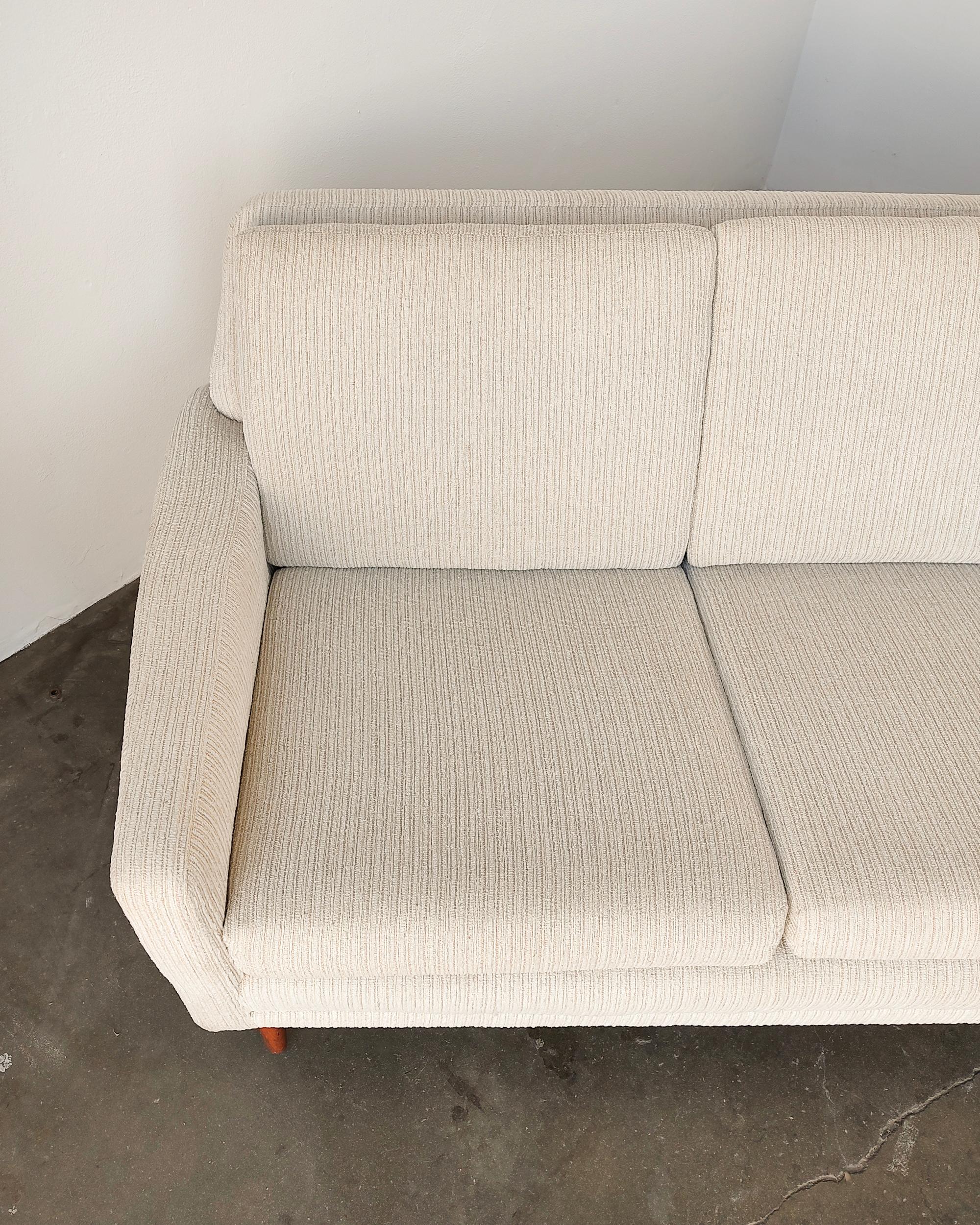 Mid-Century Modern 1960s White Four-Seater Sofa by Dux For Sale