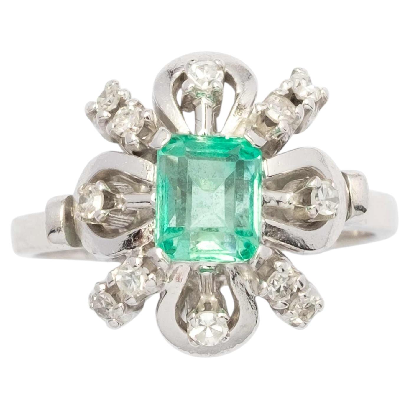1960s White Gold Ring with Diamonds and Natural Emerald For Sale
