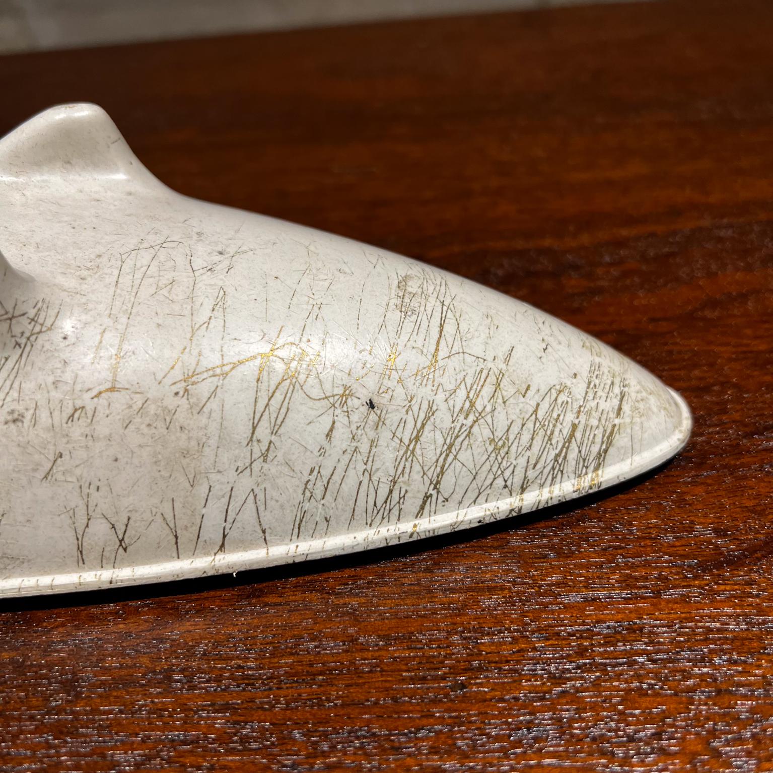 1960s White Ikebana Footed Boat Vase Japanese For Sale 4
