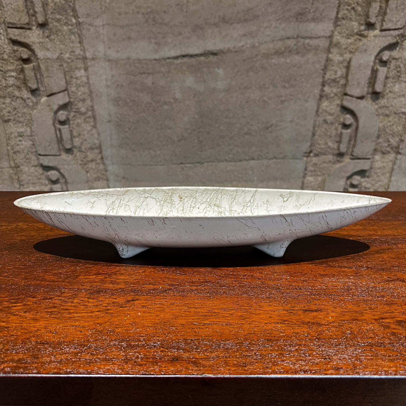 Mid-Century Modern 1960s White Ikebana Footed Boat Vase Japanese For Sale