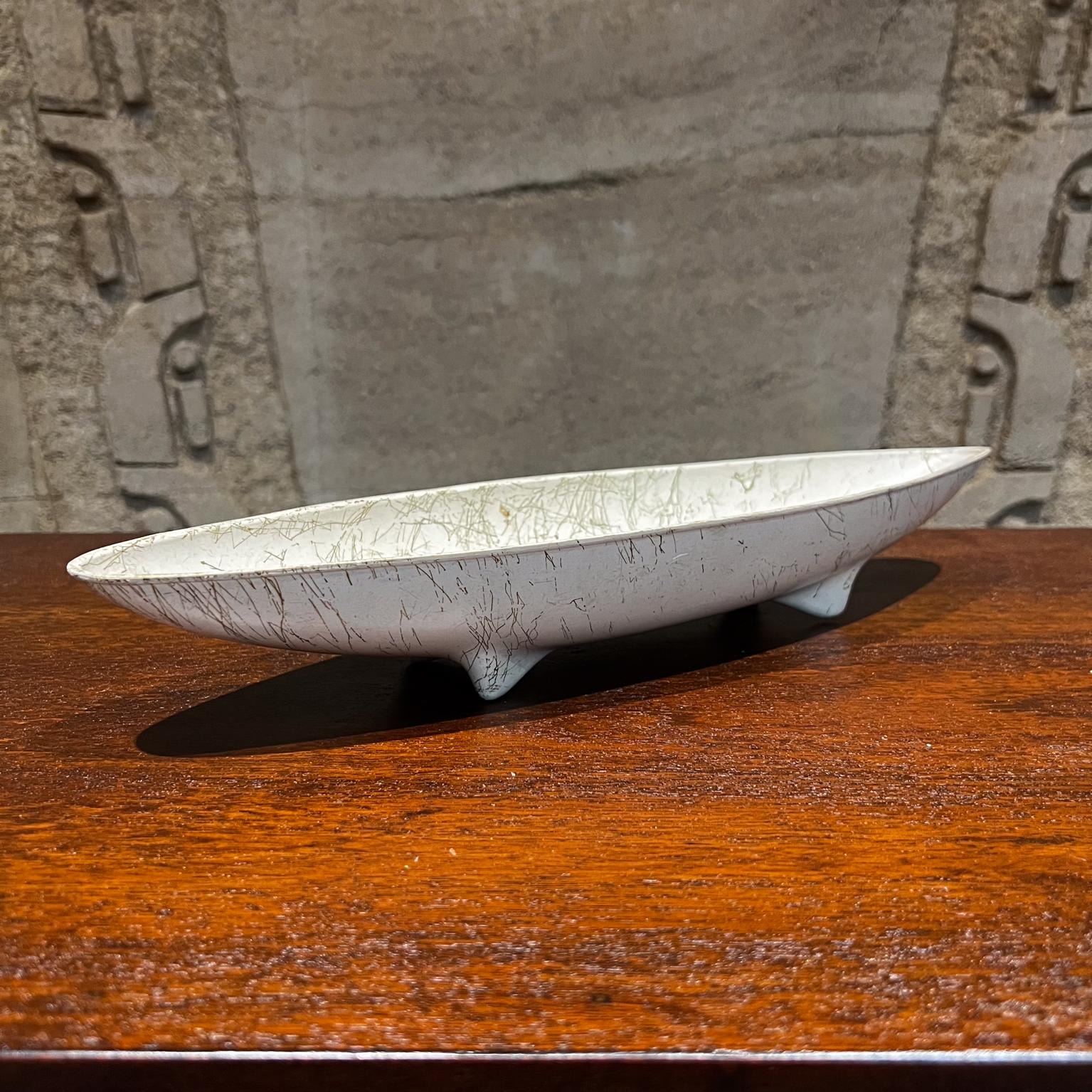 Mid-20th Century 1960s White Ikebana Footed Boat Vase Japanese For Sale