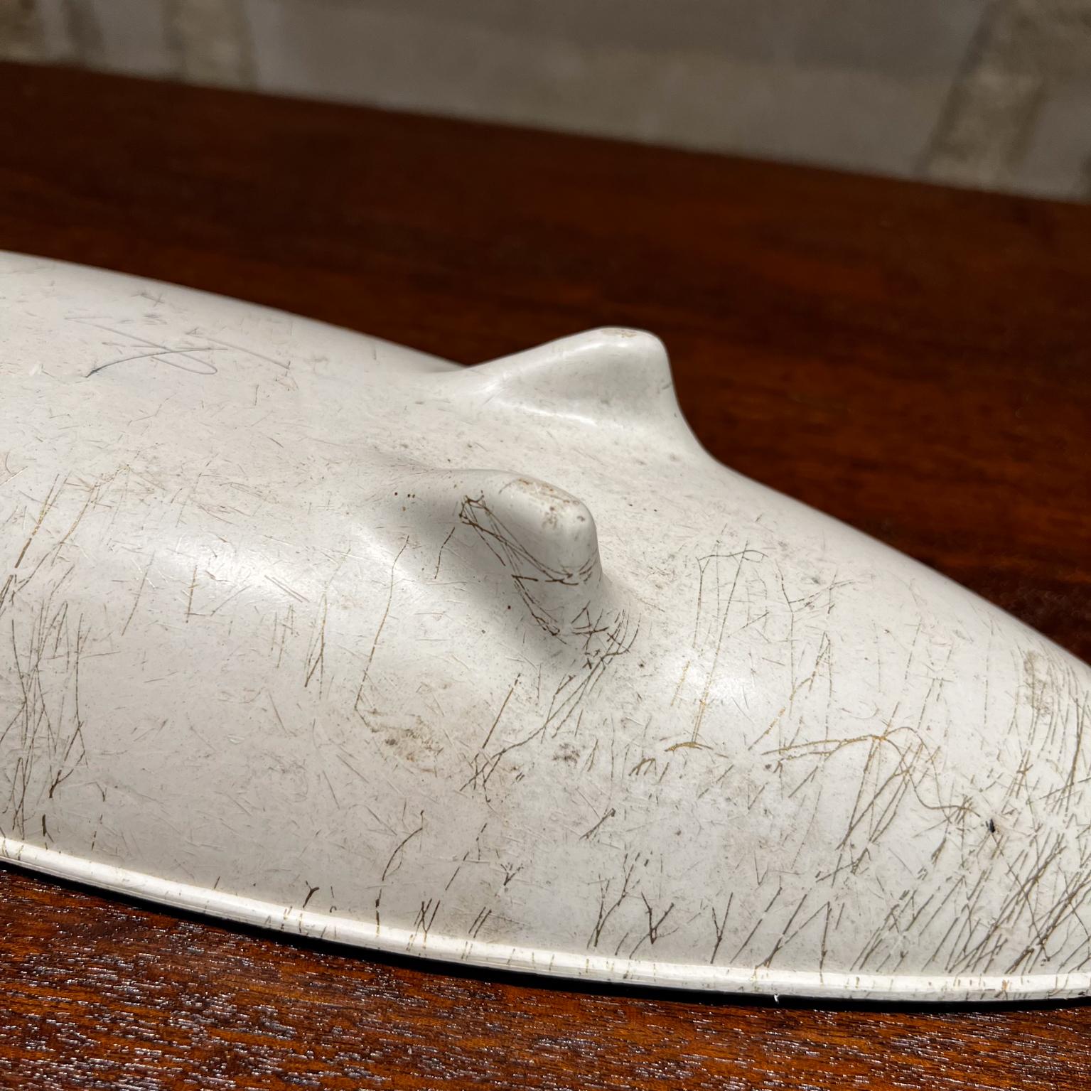 1960s White Ikebana Footed Boat Vase Japanese For Sale 3