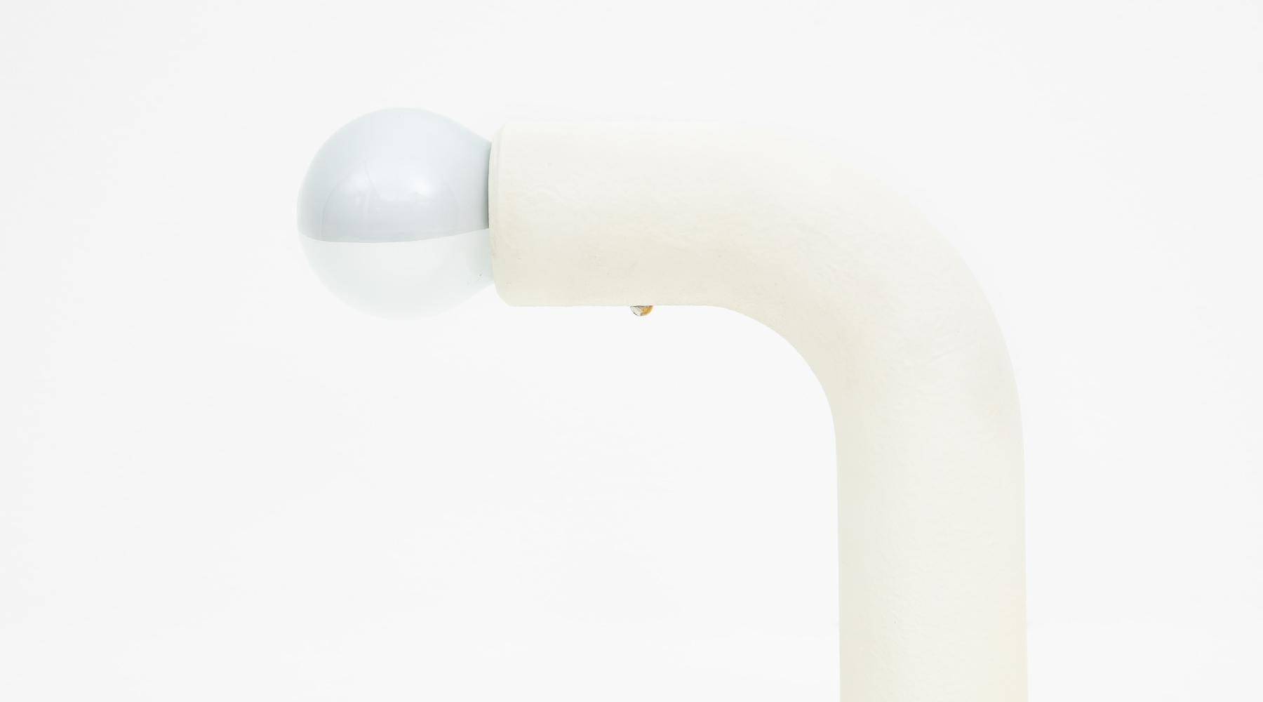 Mid-20th Century 1960s White Lacquered Metal Table Lamp N°523 by Gino Sarfatti 'B' For Sale