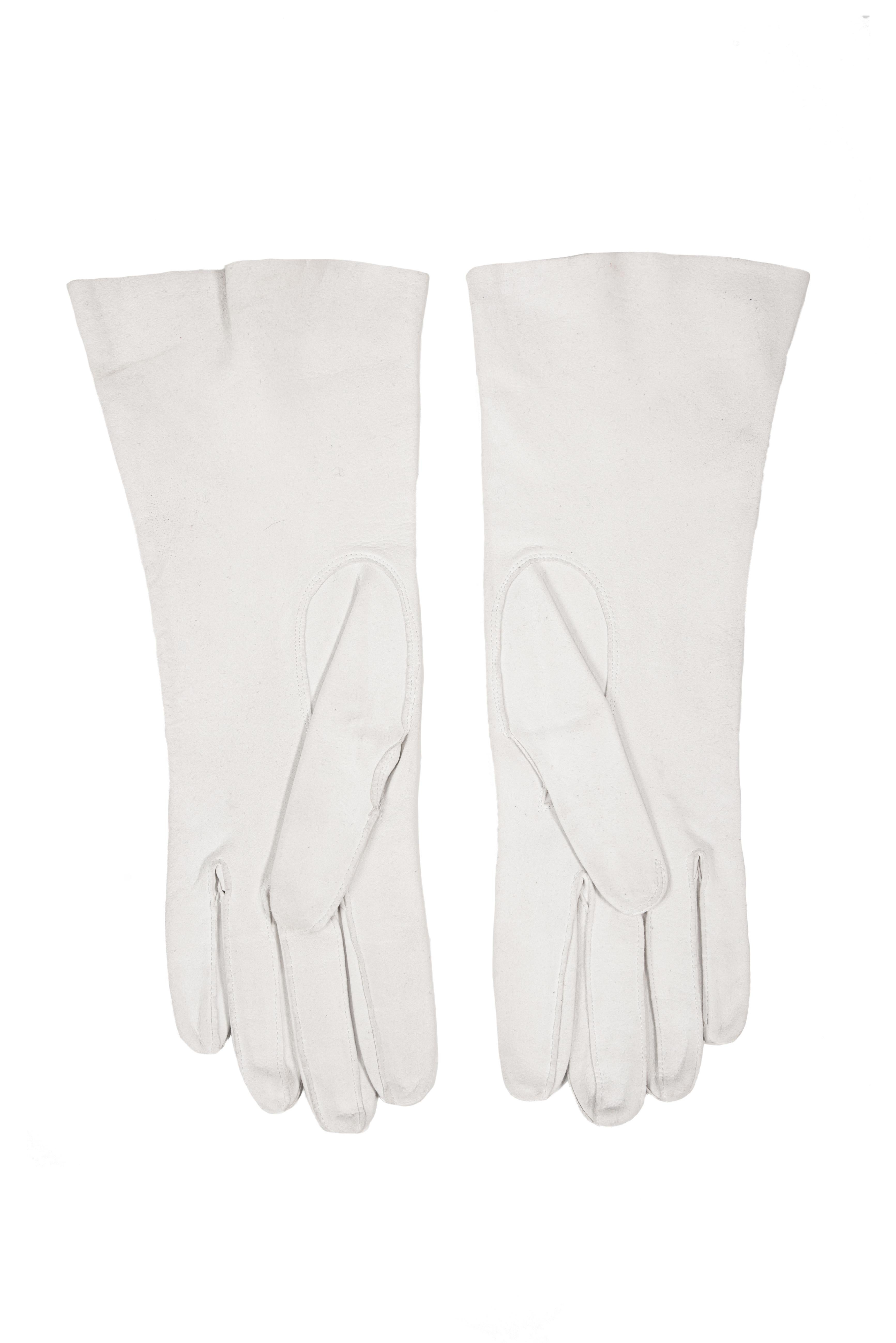 1960s White Made in France Washable Vintage Leather Gloves In Excellent Condition For Sale In Munich, DE