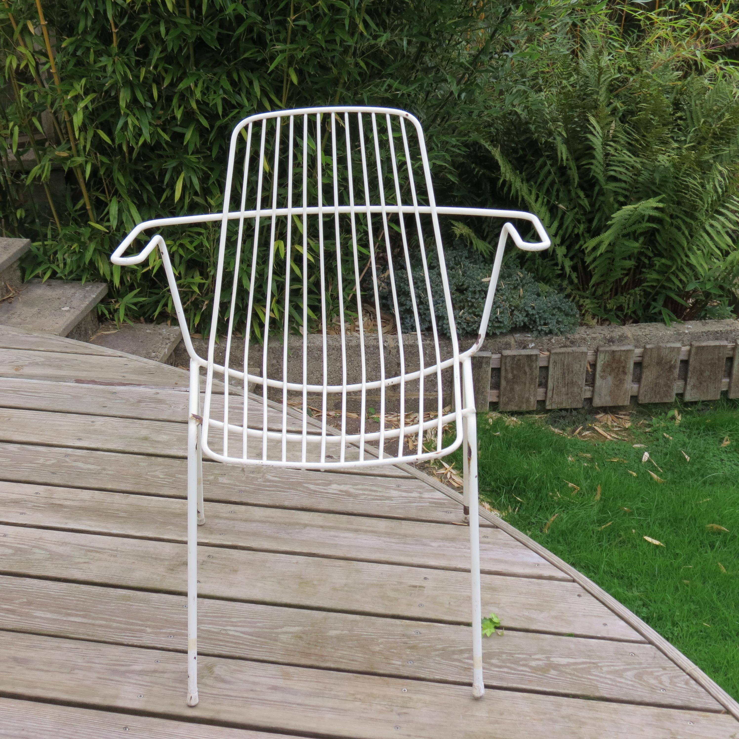 Anglais Chaise de jardin Midcentury en métal blanc des années 1960