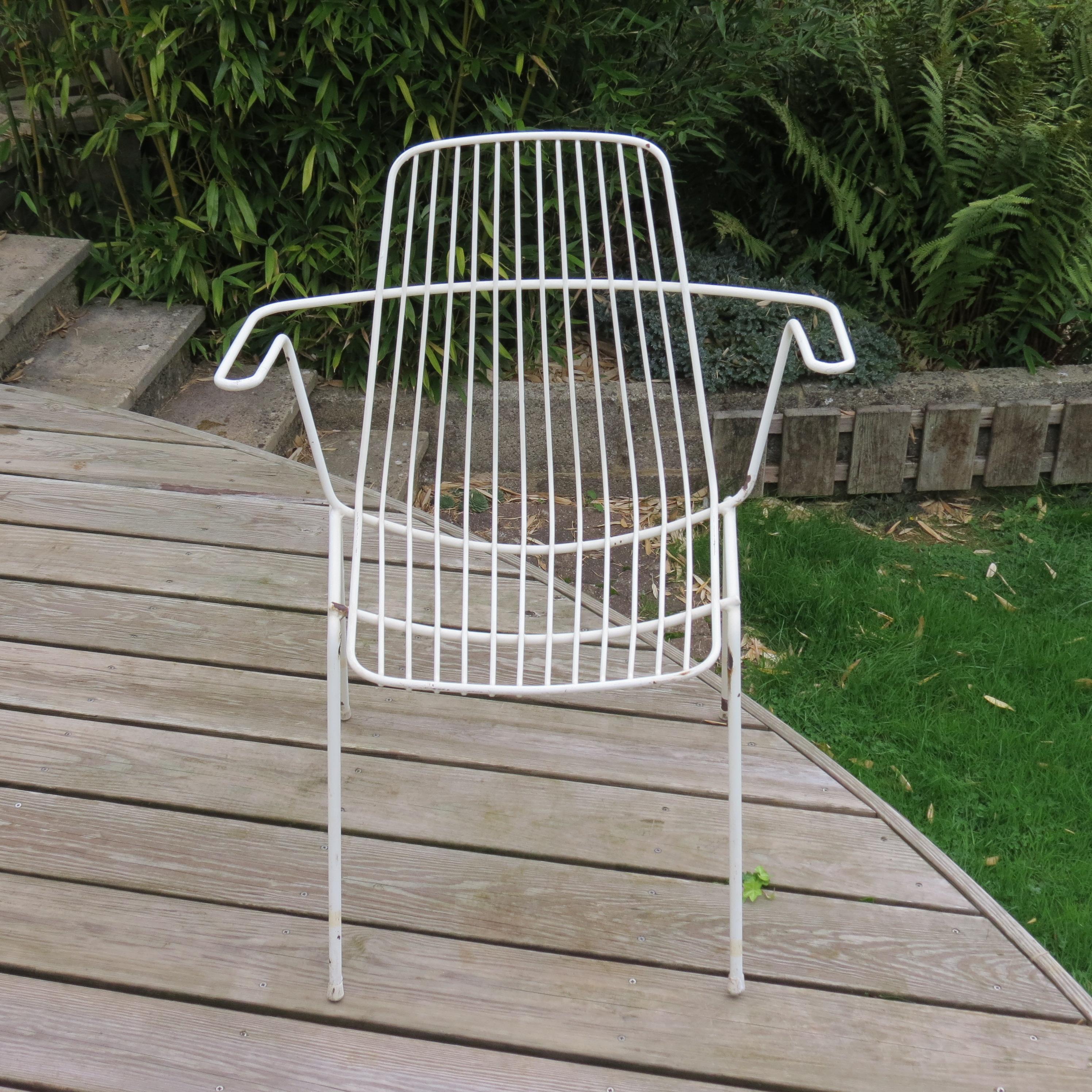 1960er Jahre Weiß Metall Midcentury Gartenstuhl im Angebot 1