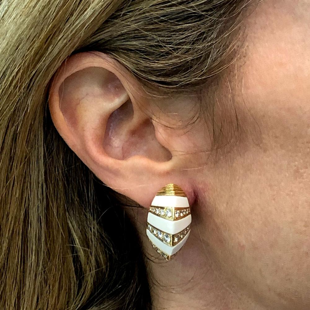 1960s White Onyx Diamond 18 Karat Yellow Gold Ear Clip Earrings In Excellent Condition In Boca Raton, FL