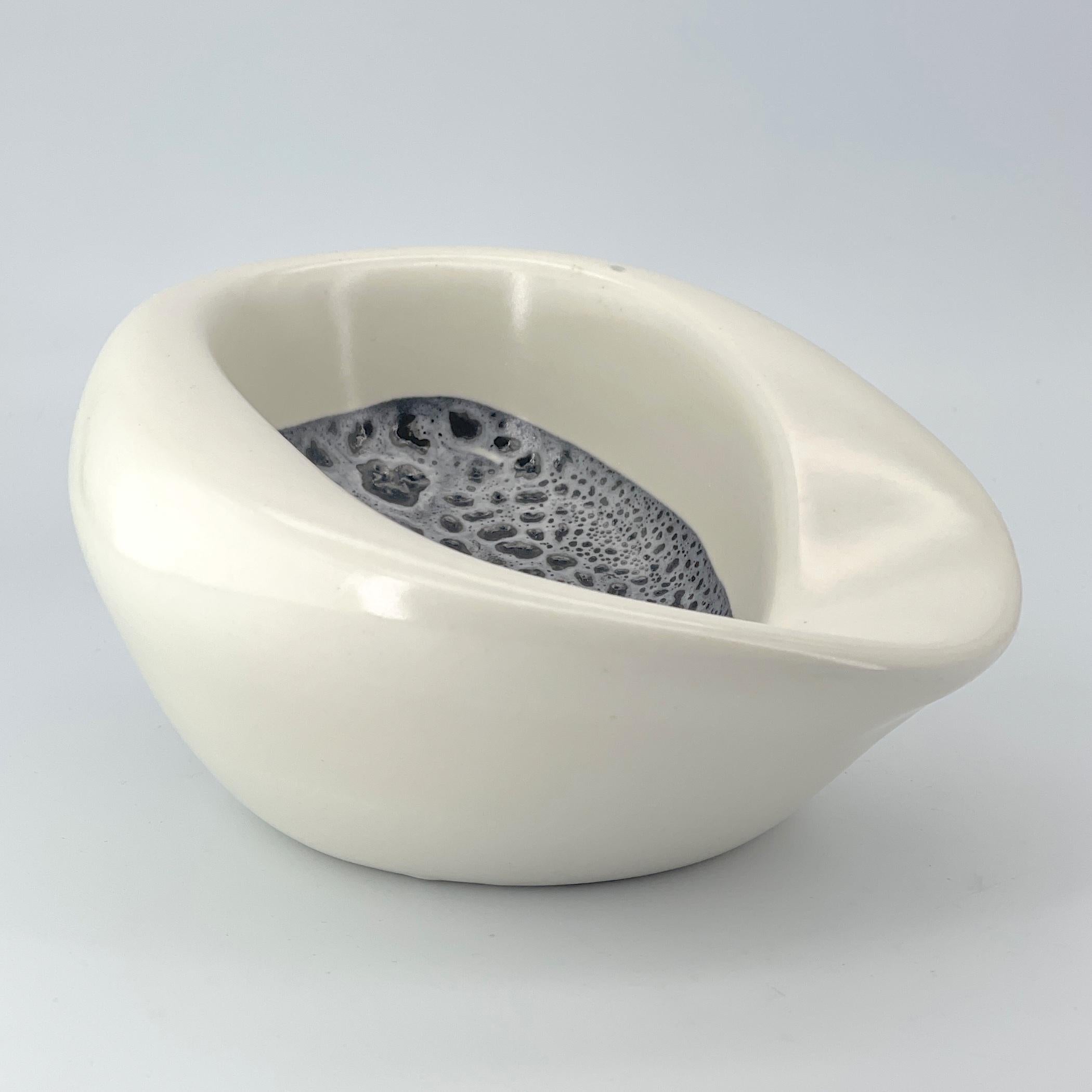 Israeli 1960s White Organic Modern Abstract Centerpiece Bowl Cigar Ashtray Jouve Dish For Sale