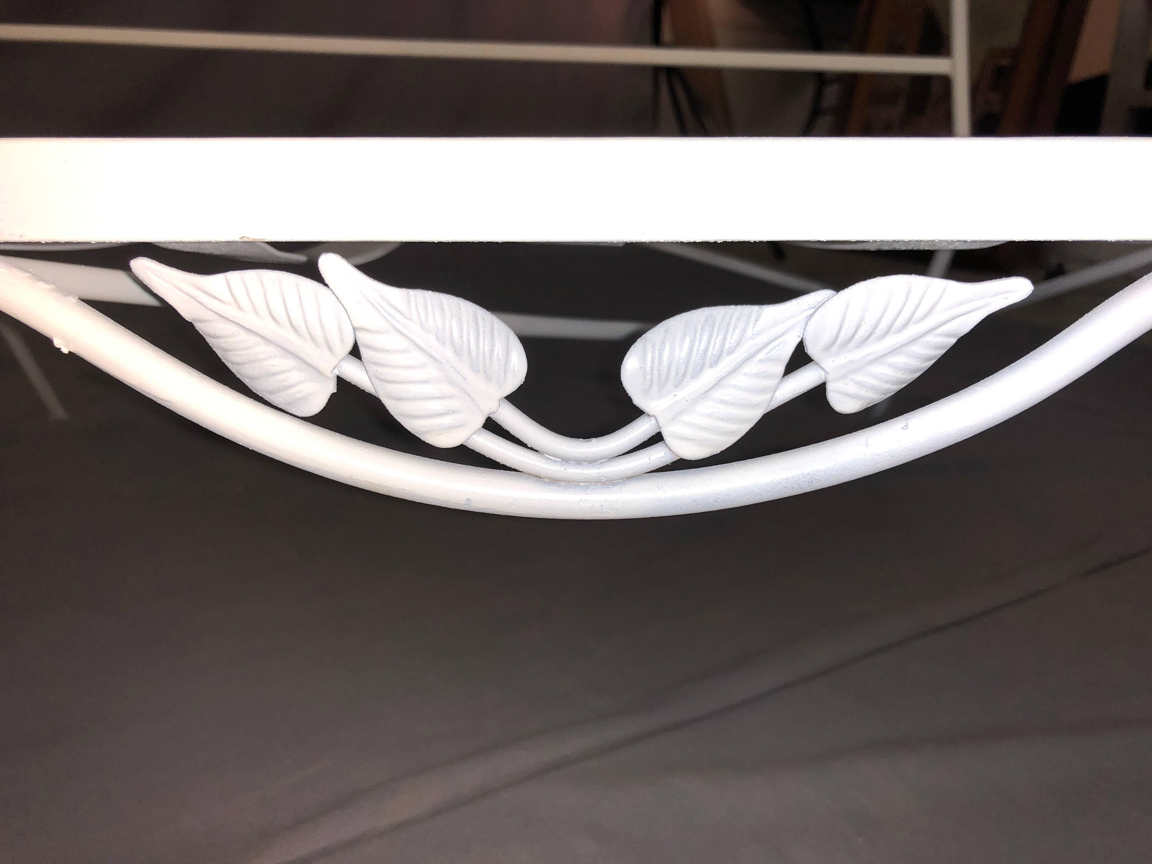 20th Century 1960s White Outdoor Metal Love Seat