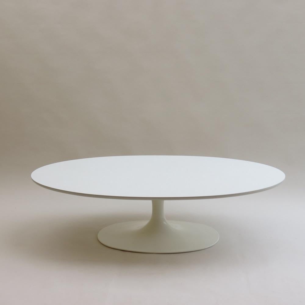 White Oval Tulip coffee table, manufactured by Arkana, Bath UK and designed by Maurice Burke in the 1960s.

Painted cast aluminium base and formica top.

In good vintage condition, minimal signs of use and wear.

 
