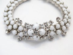 Weißes Strass-Cluster-Armband aus den 1960er Jahren