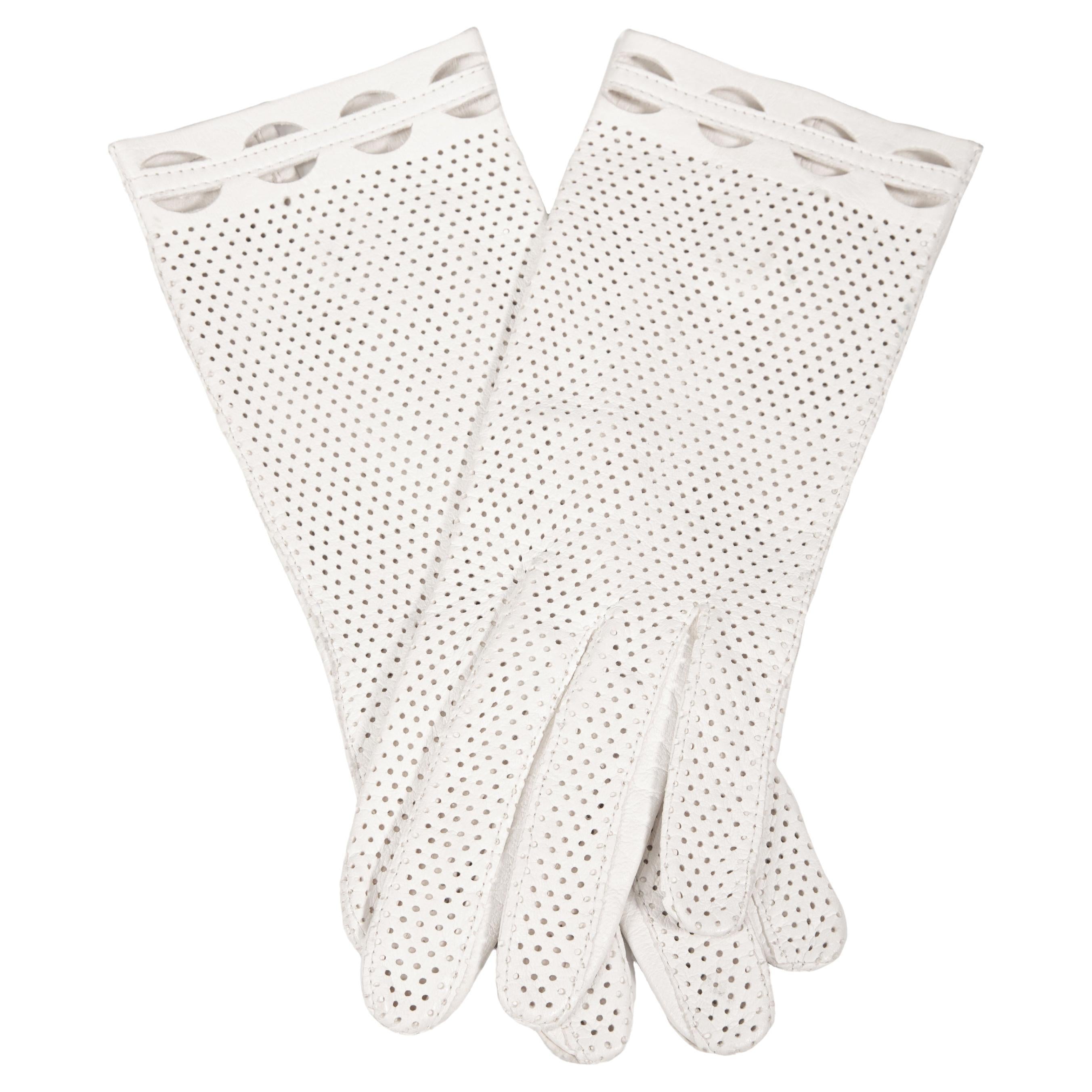 1960s Off-White Space Age Style Cut Out Detailing Perforated Leather Gloves For Sale