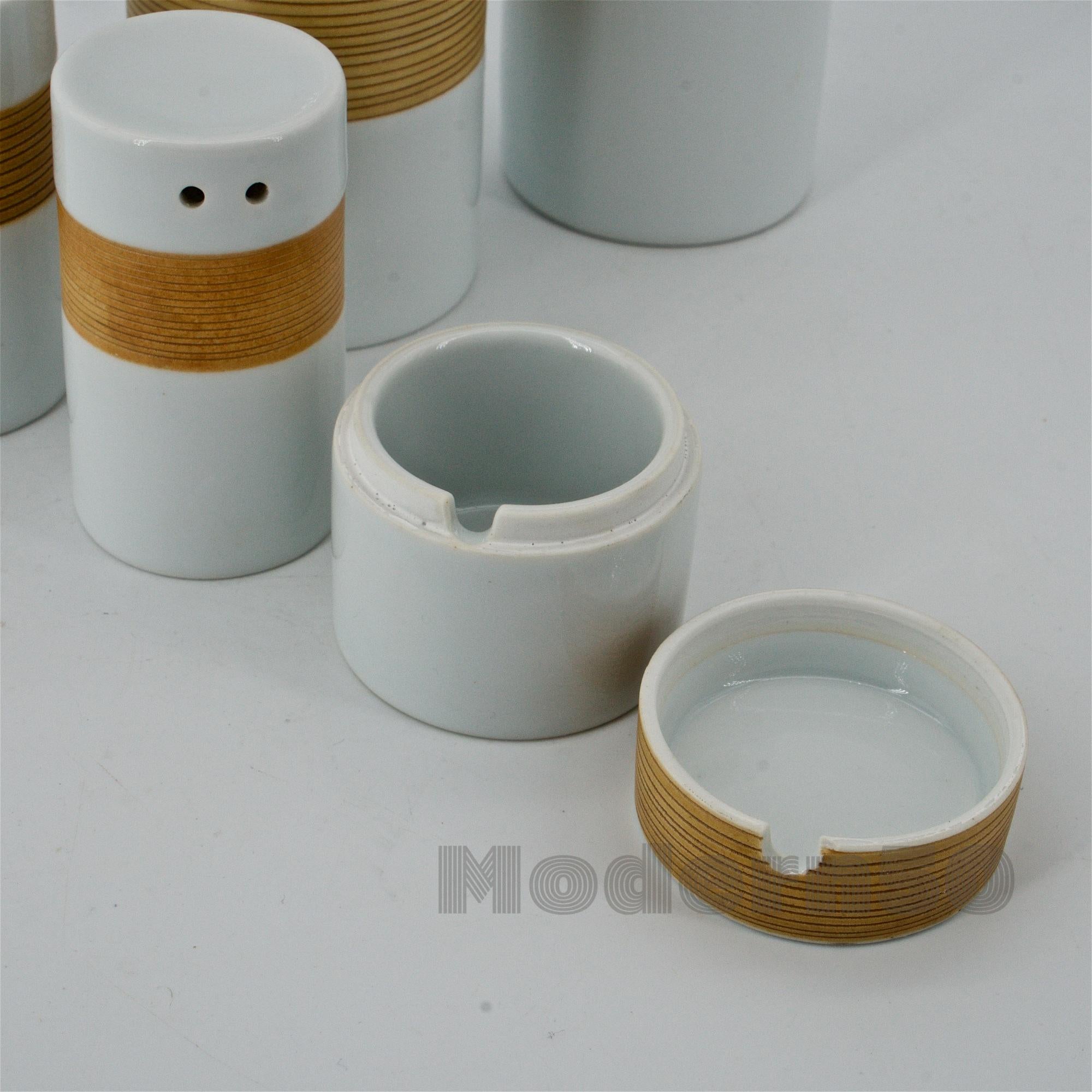 1960s White Sushi Saki Tableware Set Salt Pepper Spice Vessels, Japan In Good Condition In Hyattsville, MD