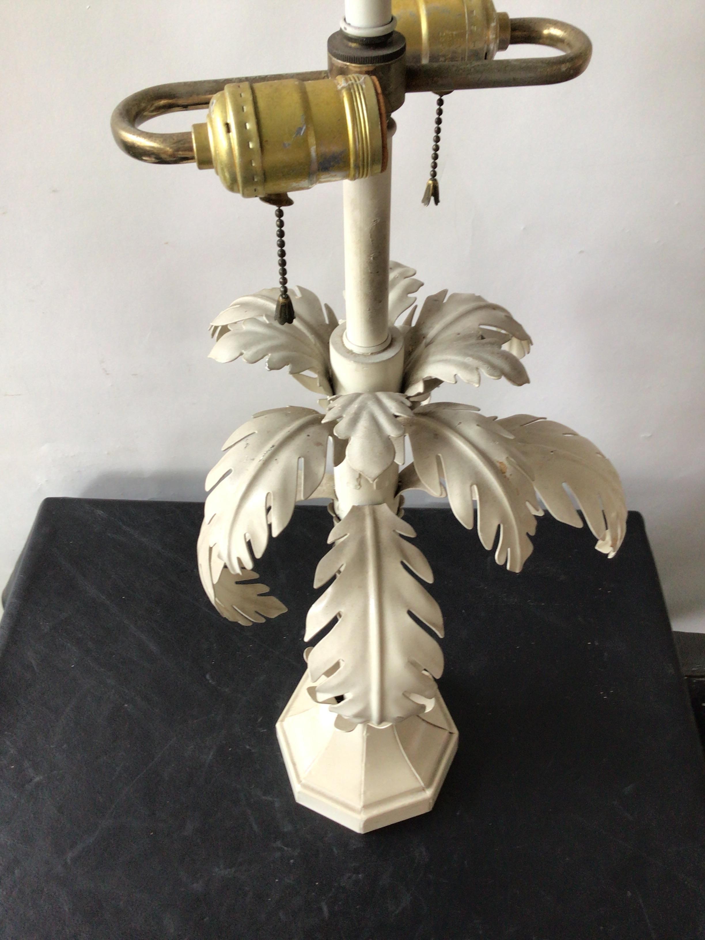 1960s White Tole Palm Tree lamp In Good Condition For Sale In Tarrytown, NY