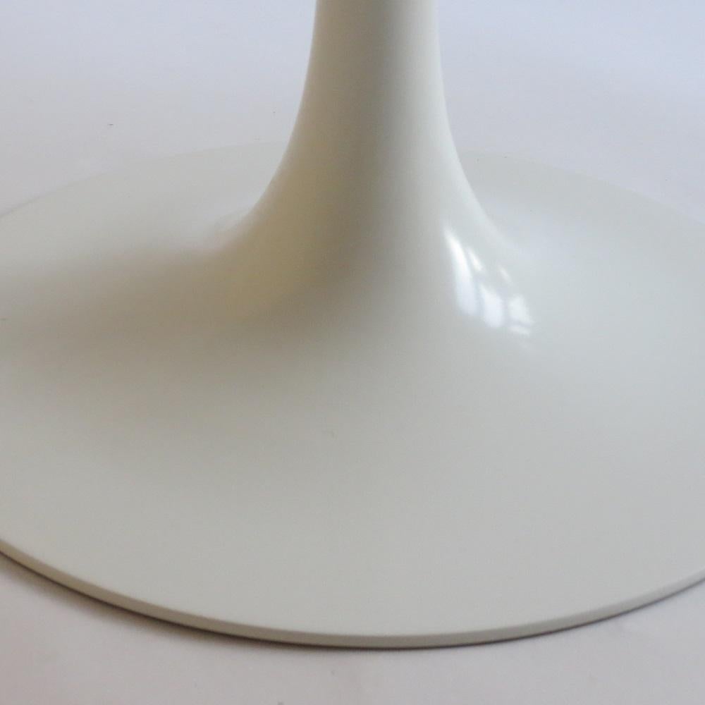 Mesa de centro Tulipán blanco de los años 60 por Maurice Burke para Arkana 75 en Bueno estado para la venta en Stow on the Wold, GB