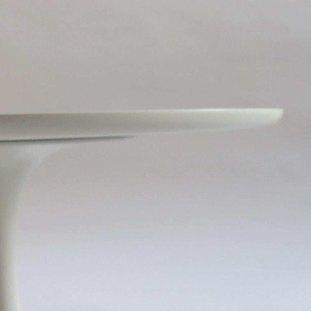 Mesa de centro Tulipán blanco de los años 60 por Maurice Burke para Arkana 75 siglo XX en venta