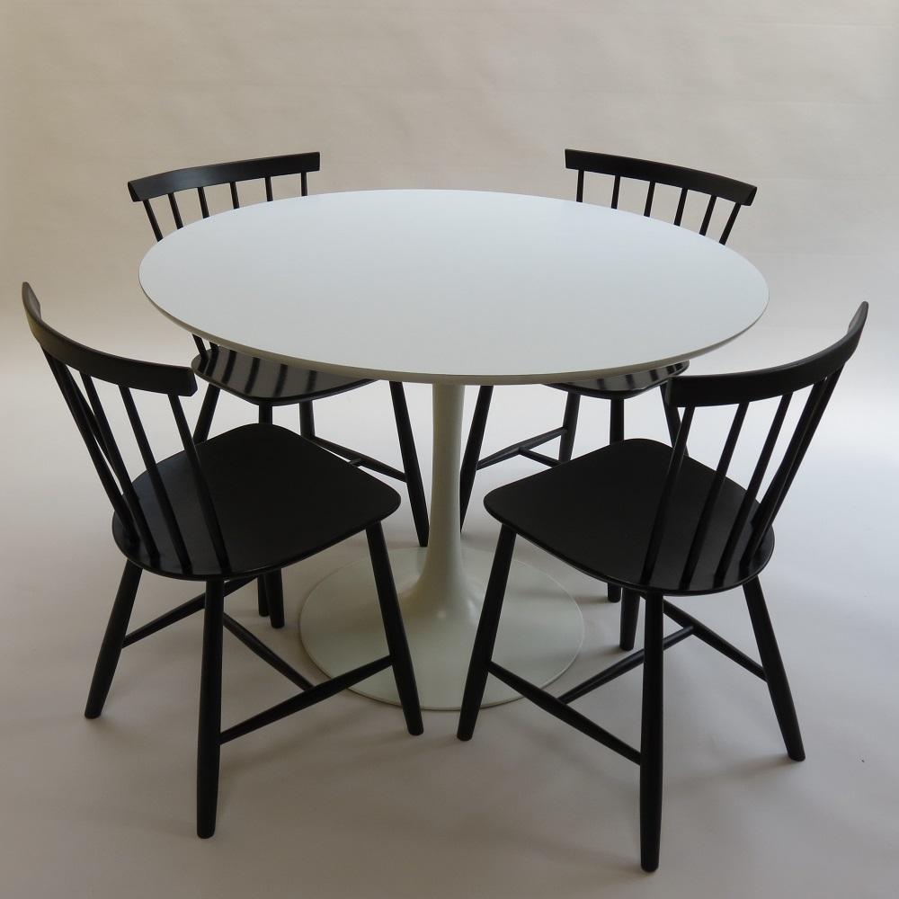 White tulip dining table, manufactured by Arkana, Bath UK and designed by Maurice Burke in the 1960s.
Painted cast aluminium base and Formica top.

In very good vintage condition.

ST11324.