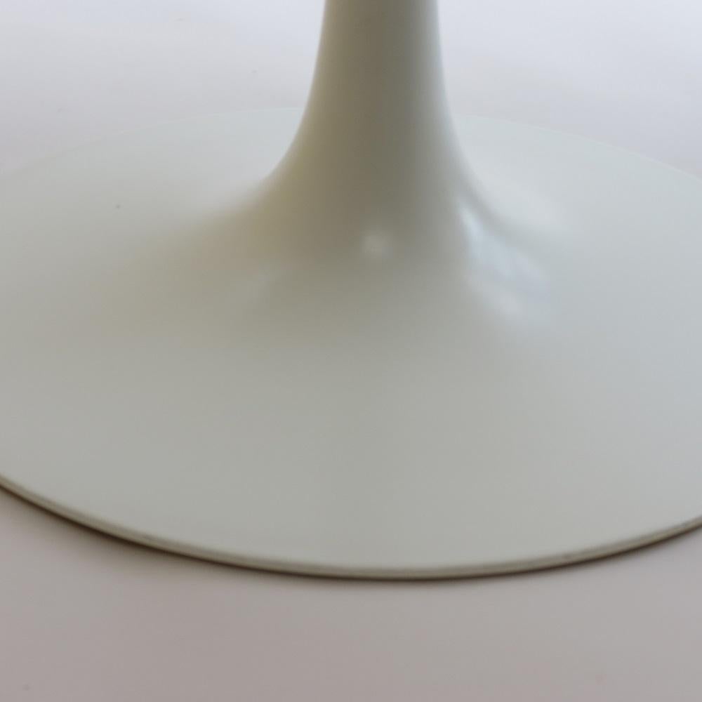 1960s White Tulip Dining Table by Maurice Burke for Arkana, UK In Good Condition In Stow on the Wold, GB