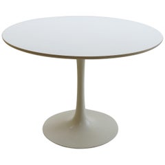 Table de salle à manger Tulip blanche des années 1960 par Maurice Burke pour Arkana, Royaume-Uni