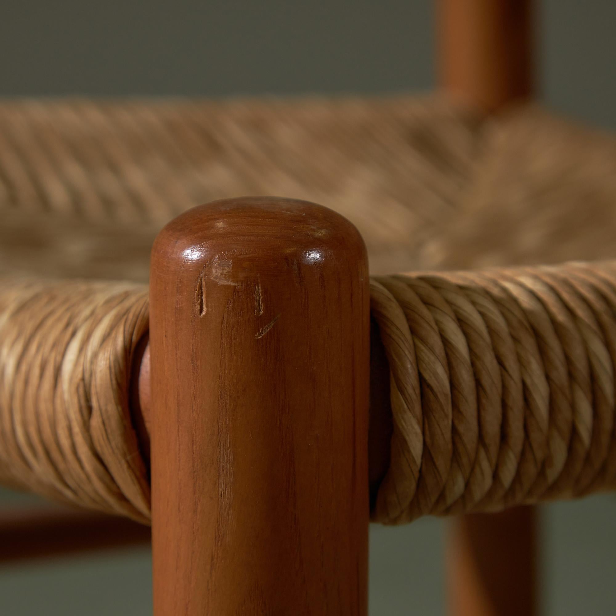 Set di sedie in legno e vimini anni '60 in vendita 12