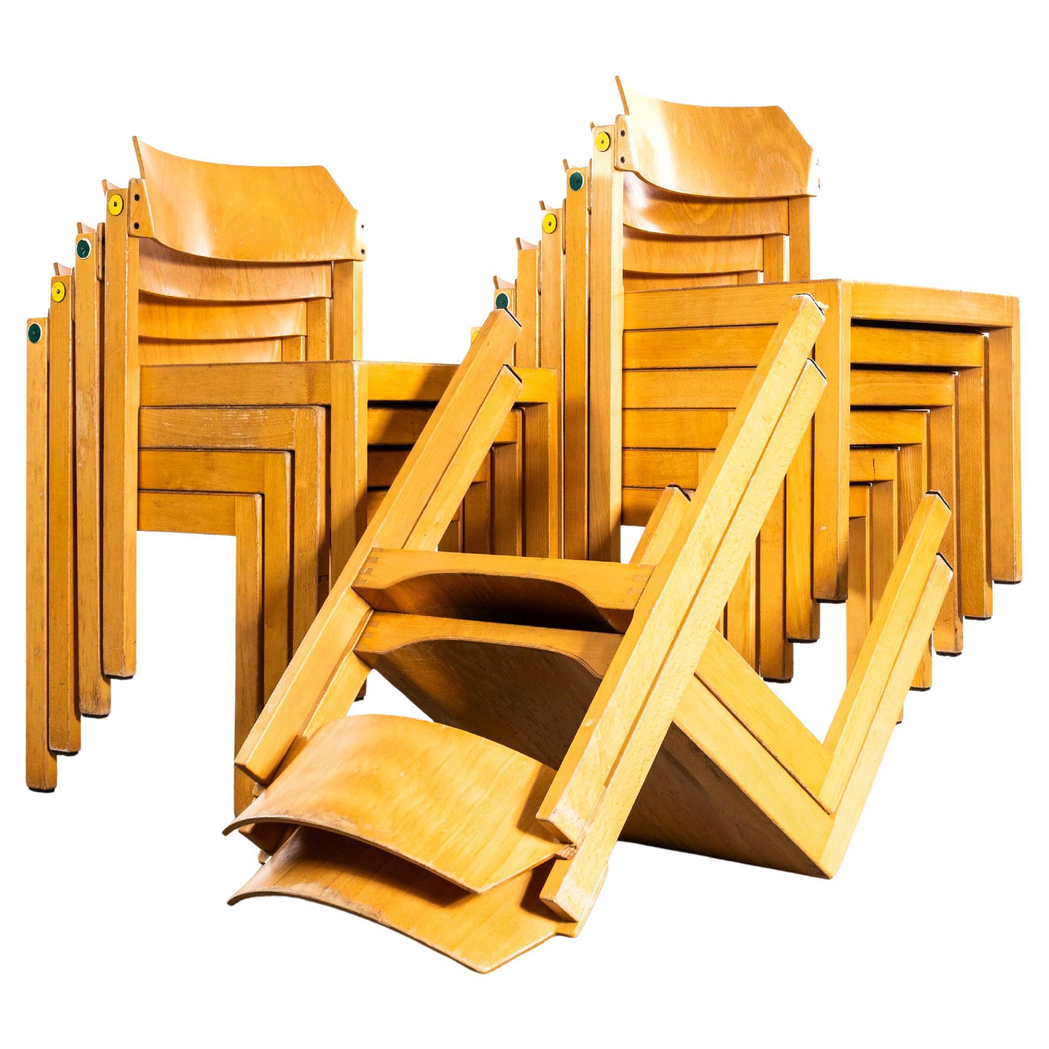 Chaises de salle à manger blondes, larges, élégantes et propres, empilables, des années 1960