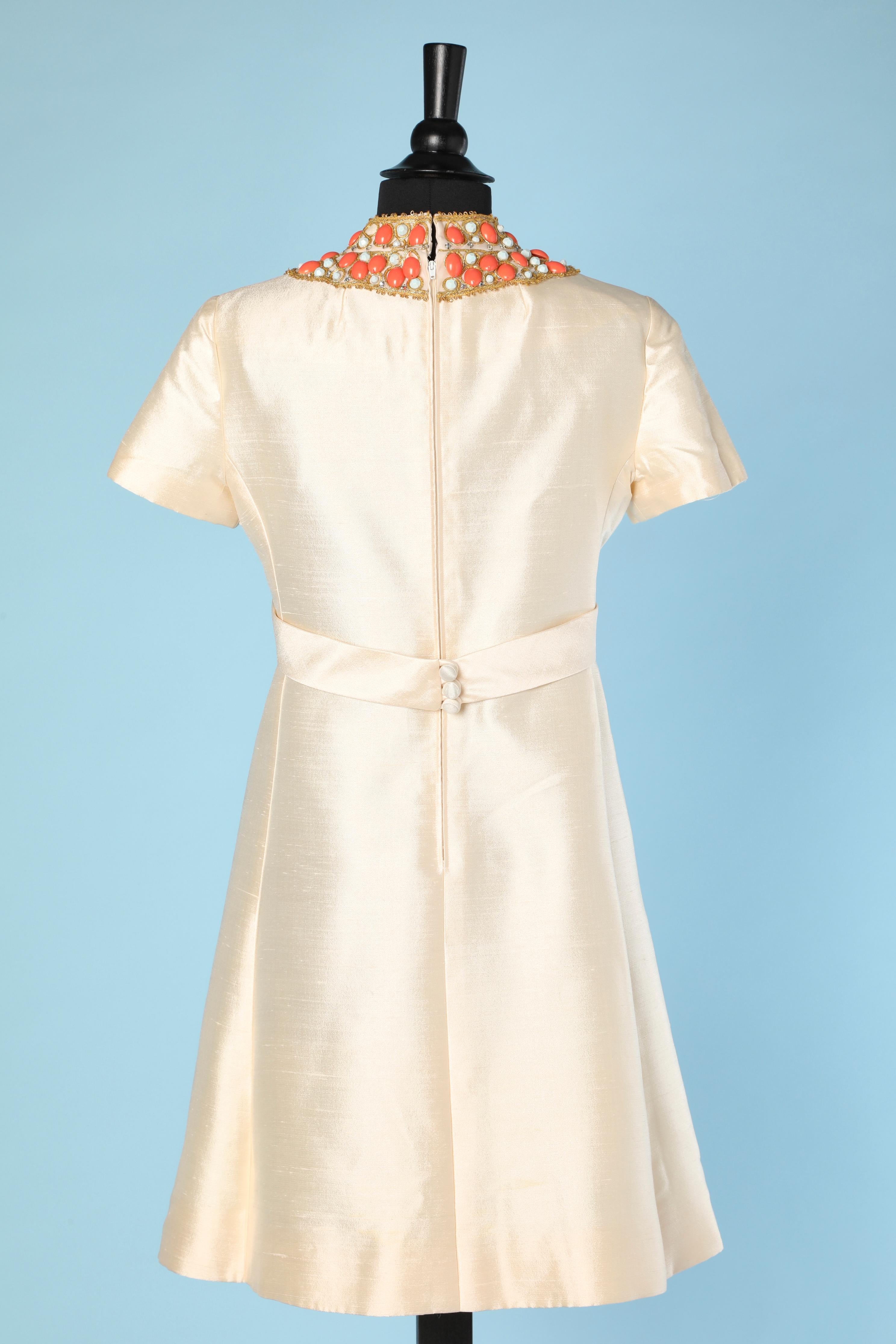 1960's wild silk dress with beads and gold threads embellishment around the neck.
SIZE 36 (S) 