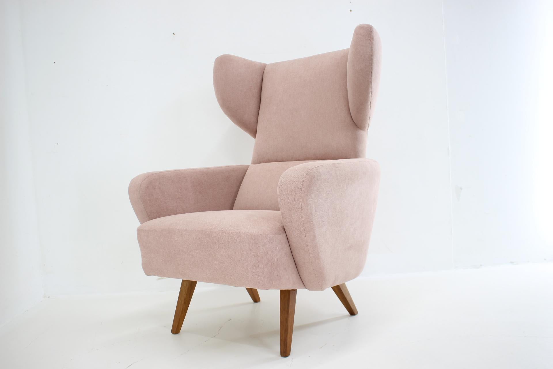 1960s Wing Chair, Czechoslovakia  For Sale 4