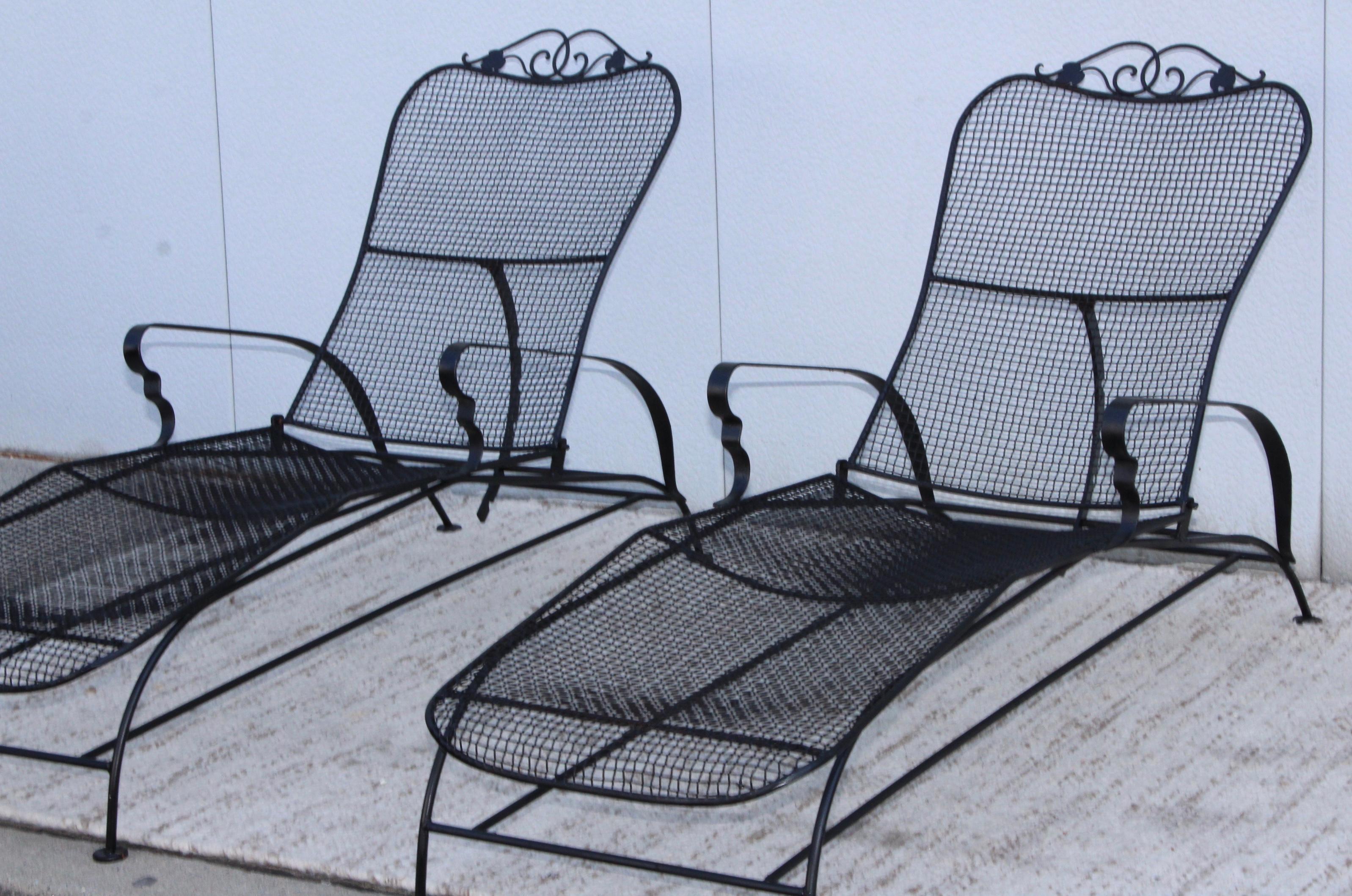 1960's Wire Mesh Outdoor Chaise Lounges In Good Condition In New York, NY