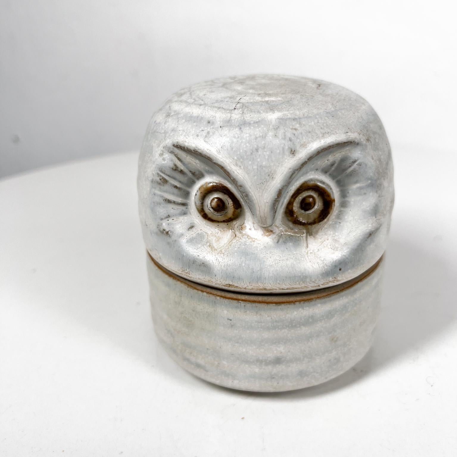 1960s Wise Owl Art Pottery Lidded Vessel Petite Jar In Good Condition In Chula Vista, CA