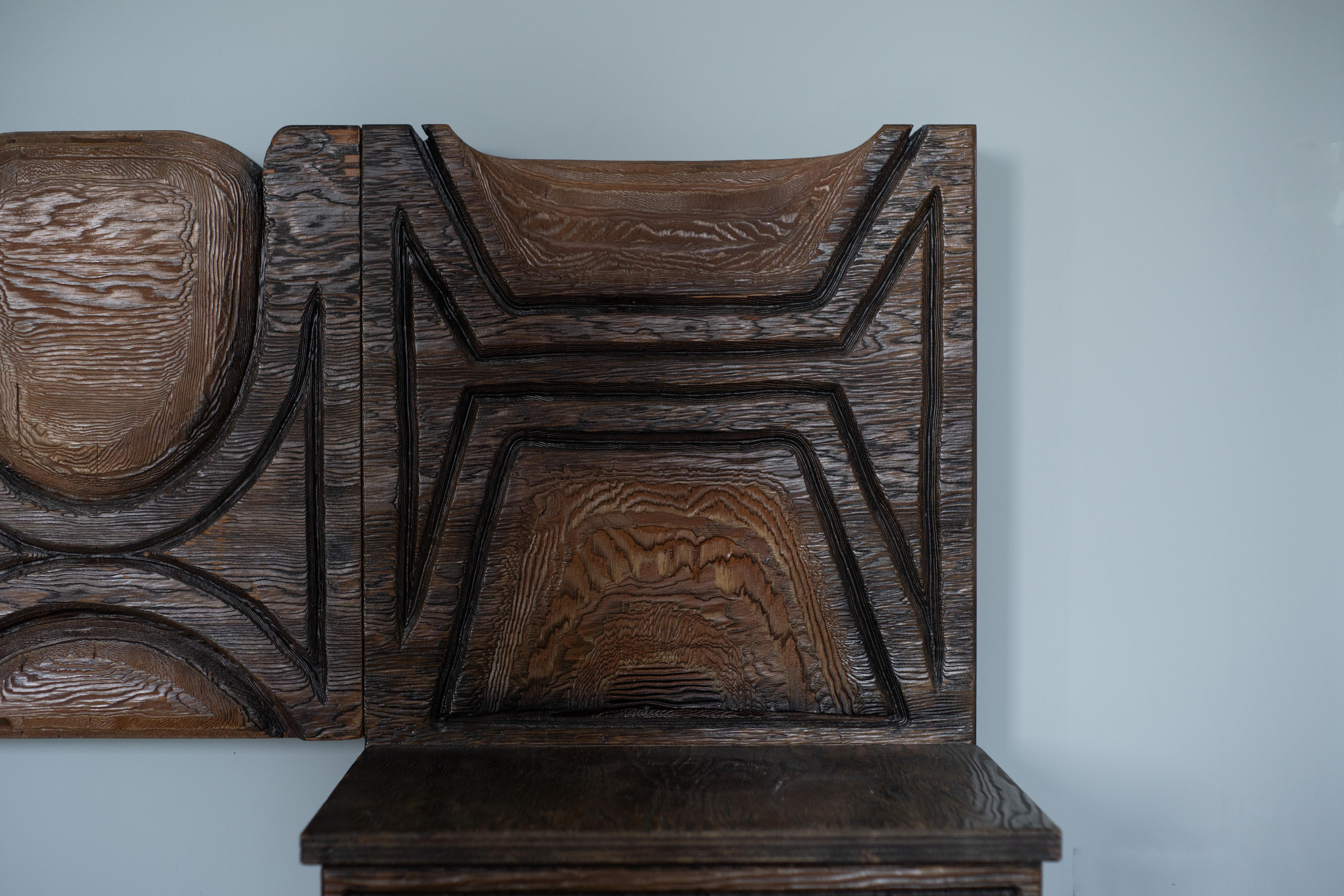 1960s Witco Queen Headboard w/ Floating Nightstands in Tiki Carved Wood In Good Condition For Sale In Philadelphia, PA