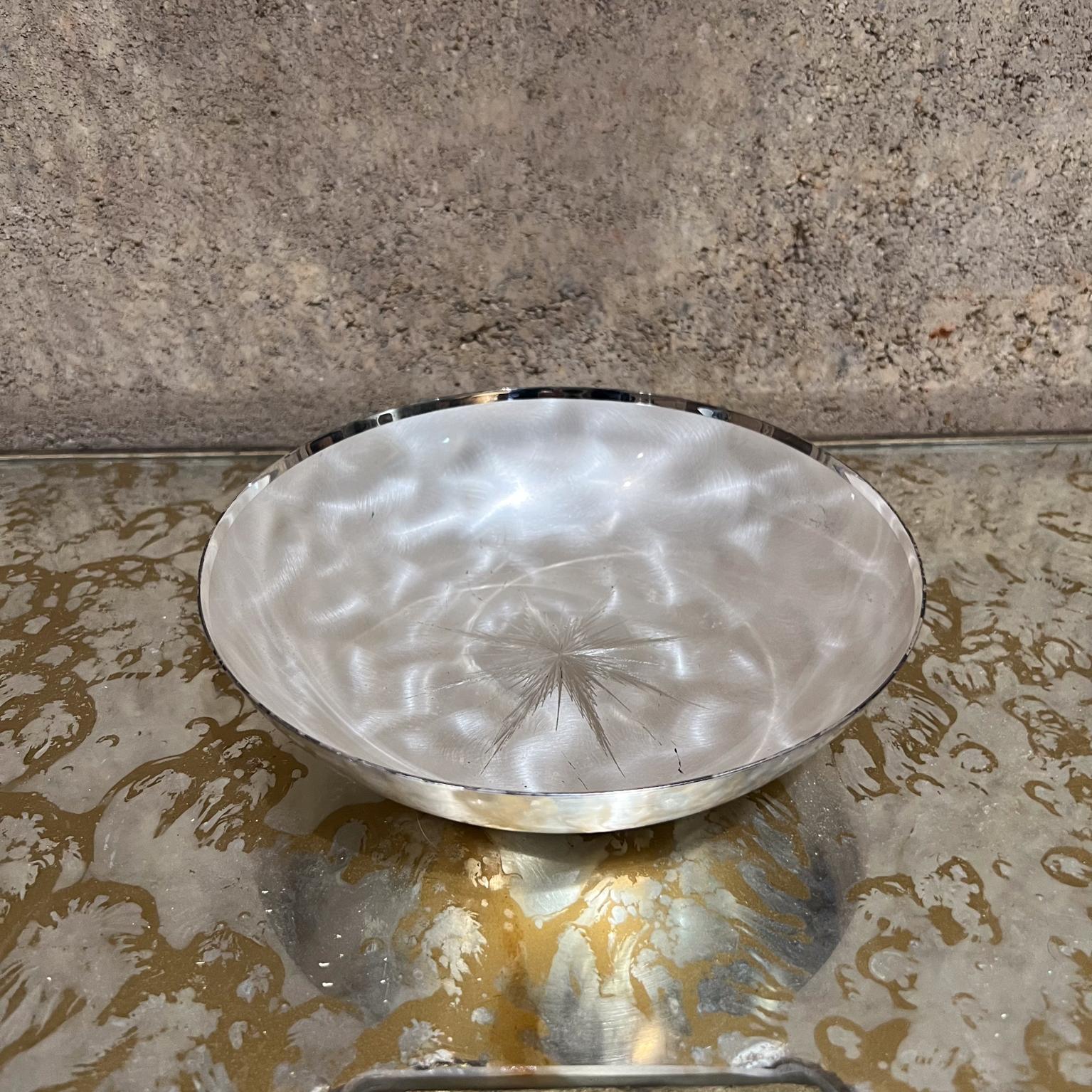 AMBIANIC presents
1960s WMF Ikora Star Silver Plate Serving Dish
EP Brass Germany
WMF stamped
1.75 h x 7 diameter
Preowned original vintage condition
See images for condition.