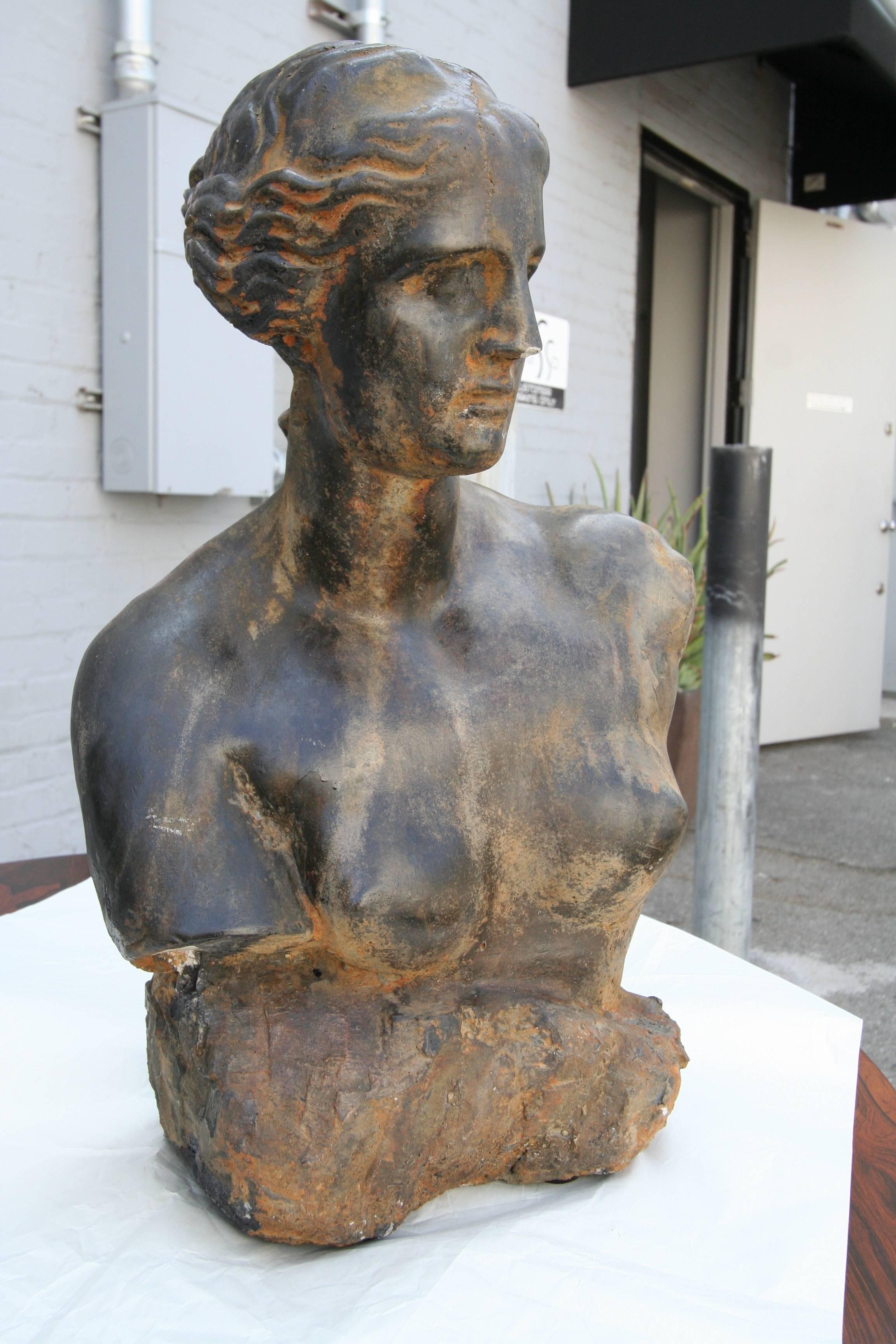 Américain Buste de femme, sculpture des années 1960 en vente