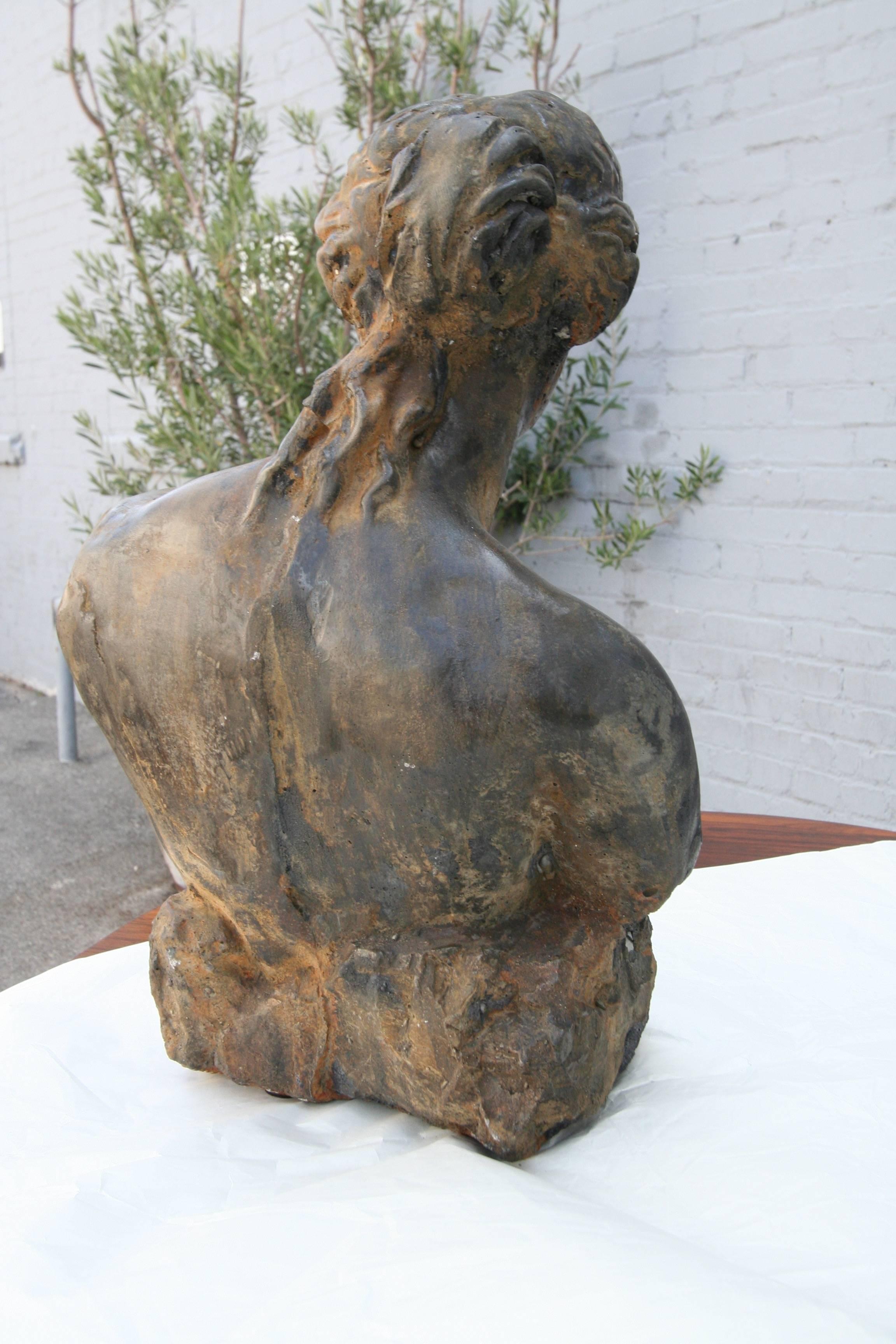 Milieu du XXe siècle Buste de femme, sculpture des années 1960 en vente