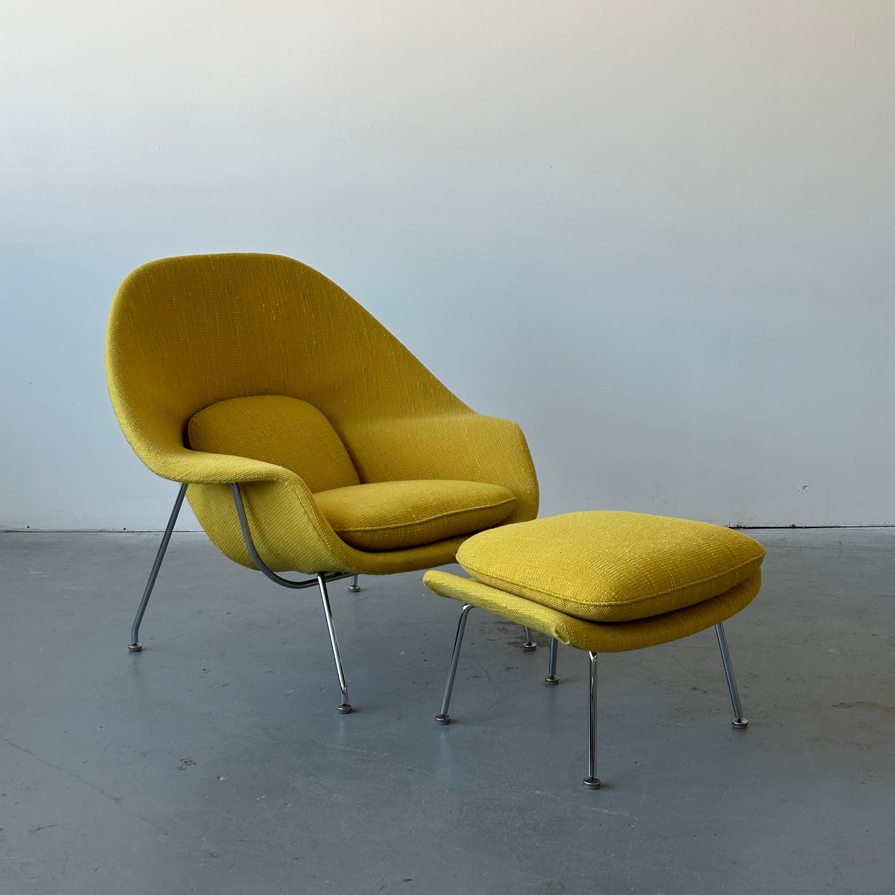 Mid-Century Modern 1960s Womb Chair & Ottoman by Eero Saarinen
