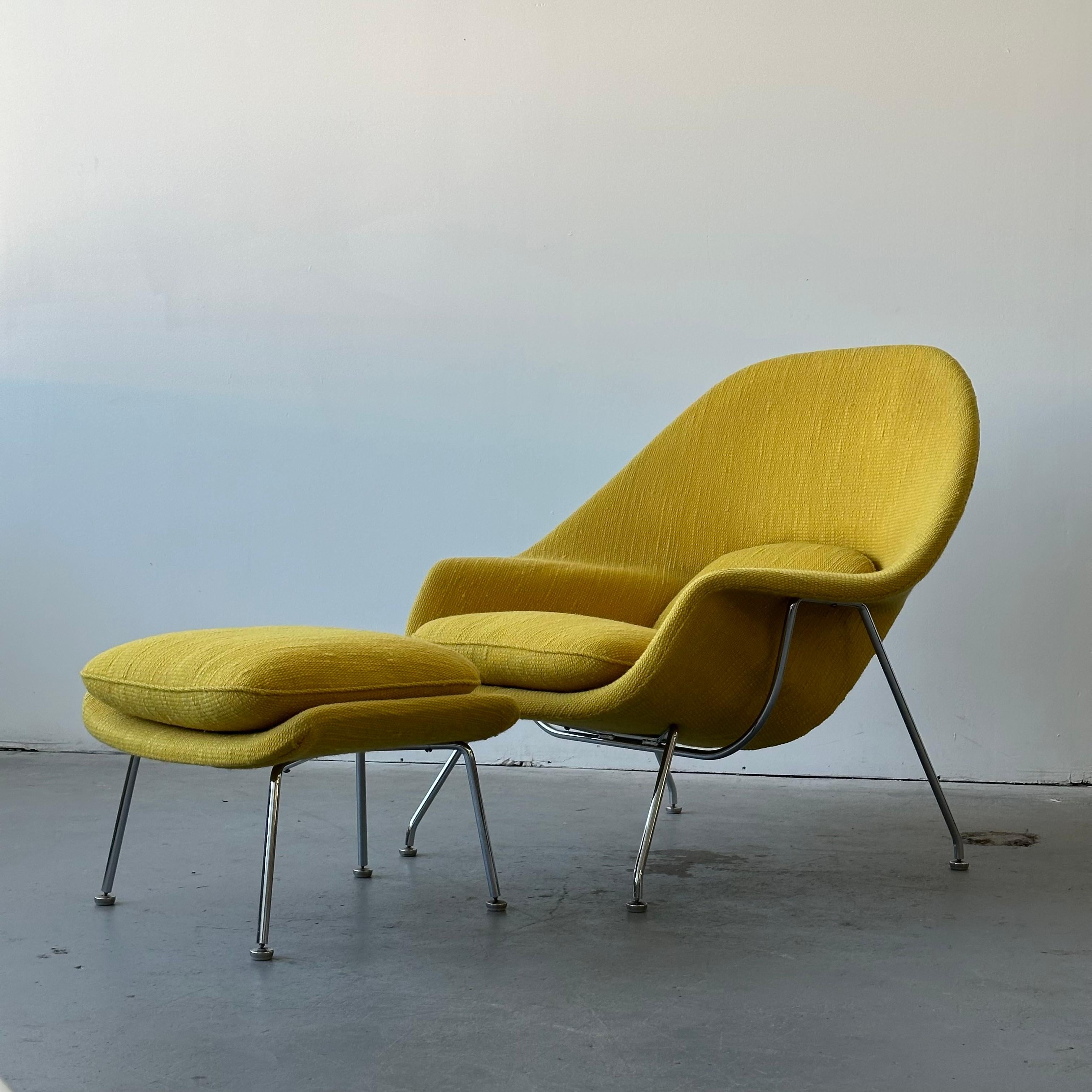 Mid-20th Century 1960s Womb Chair & Ottoman by Eero Saarinen