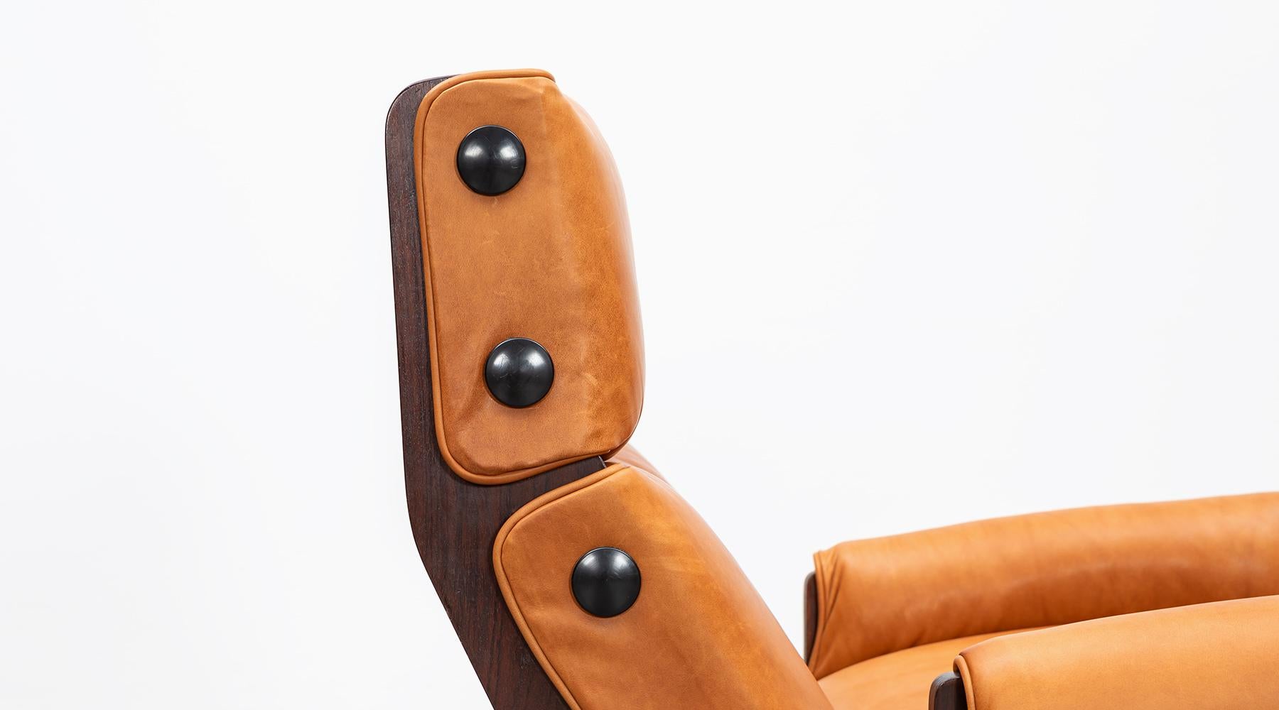 1960s Wood and Leather Pair of Lounge Chairs by Osvaldo Borsani 5