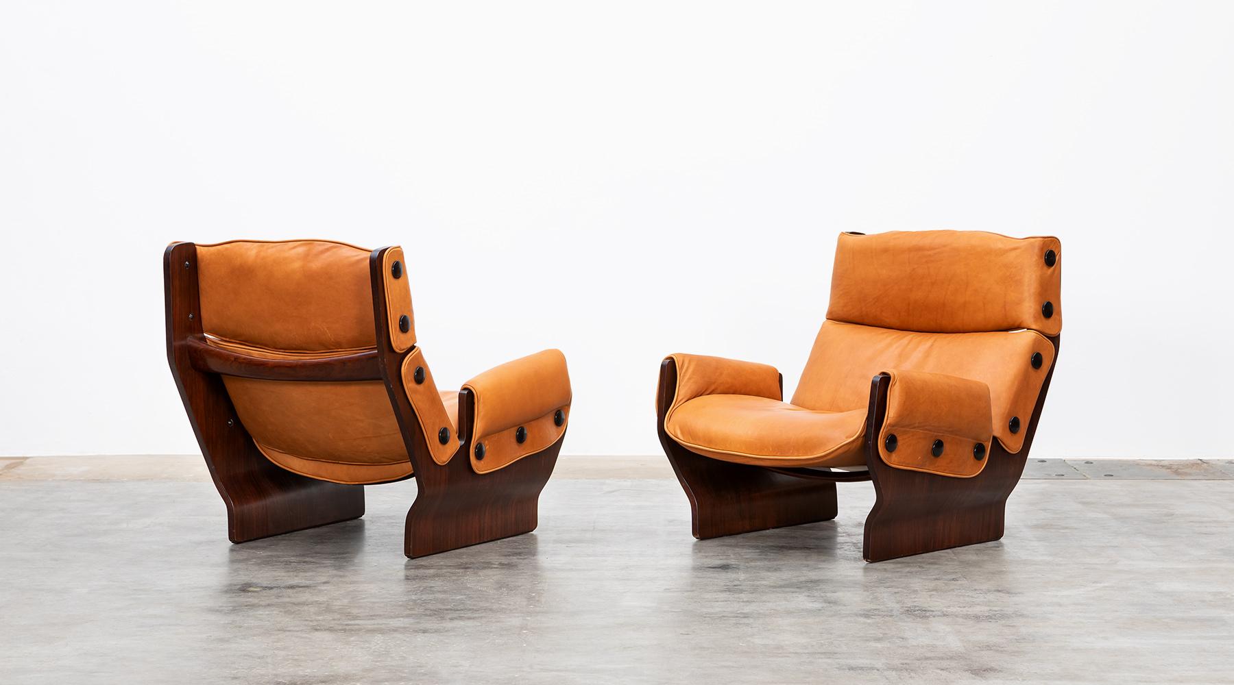 Mid-Century Modern 1960s Wood and Leather Pair of Lounge Chairs by Osvaldo Borsani