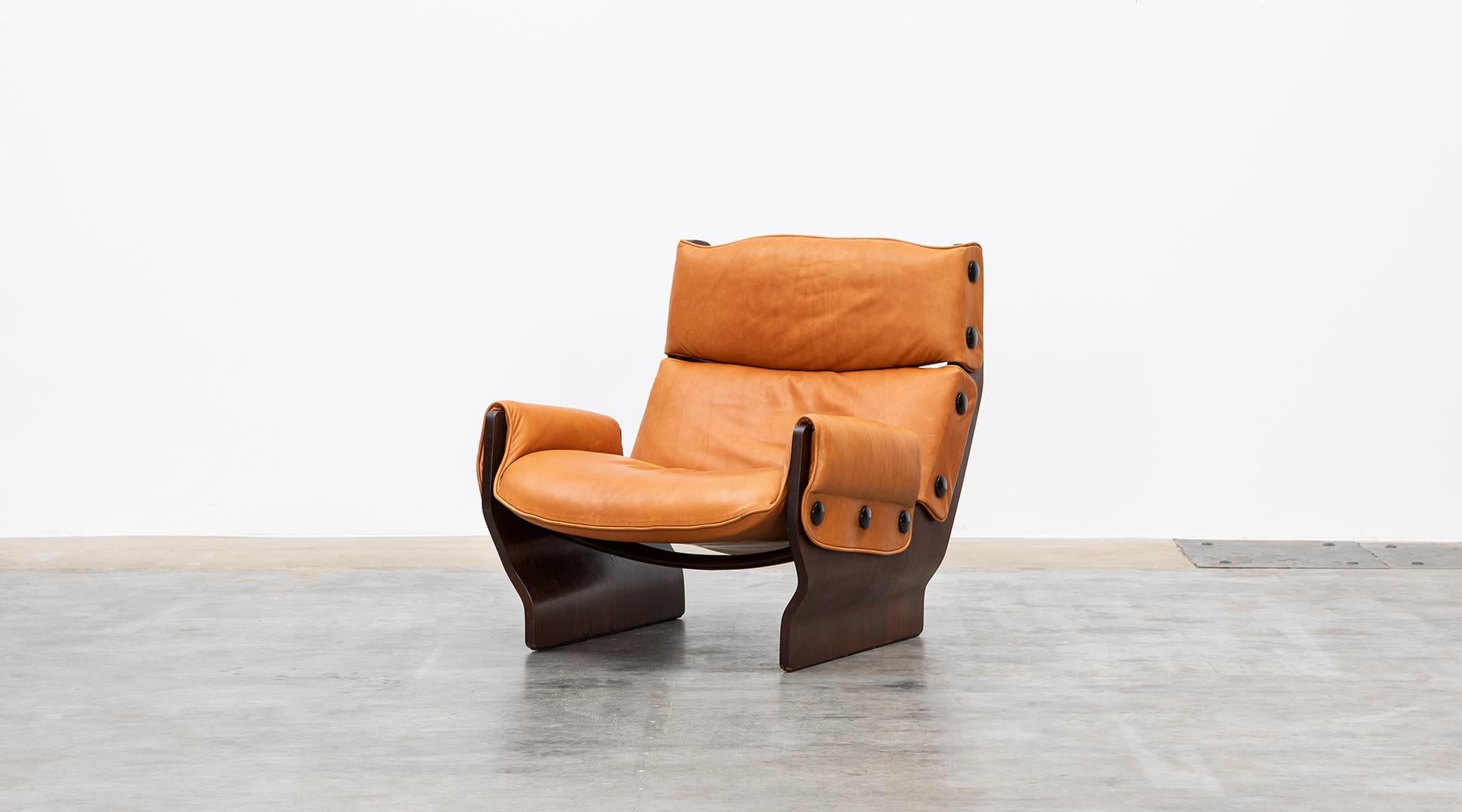 Mid-20th Century 1960s Wood and Leather Pair of Lounge Chairs by Osvaldo Borsani