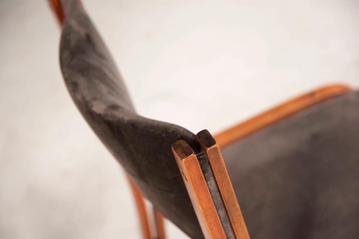 1960s Wood And Velvet Chairs Set Of 4 For Sale 1