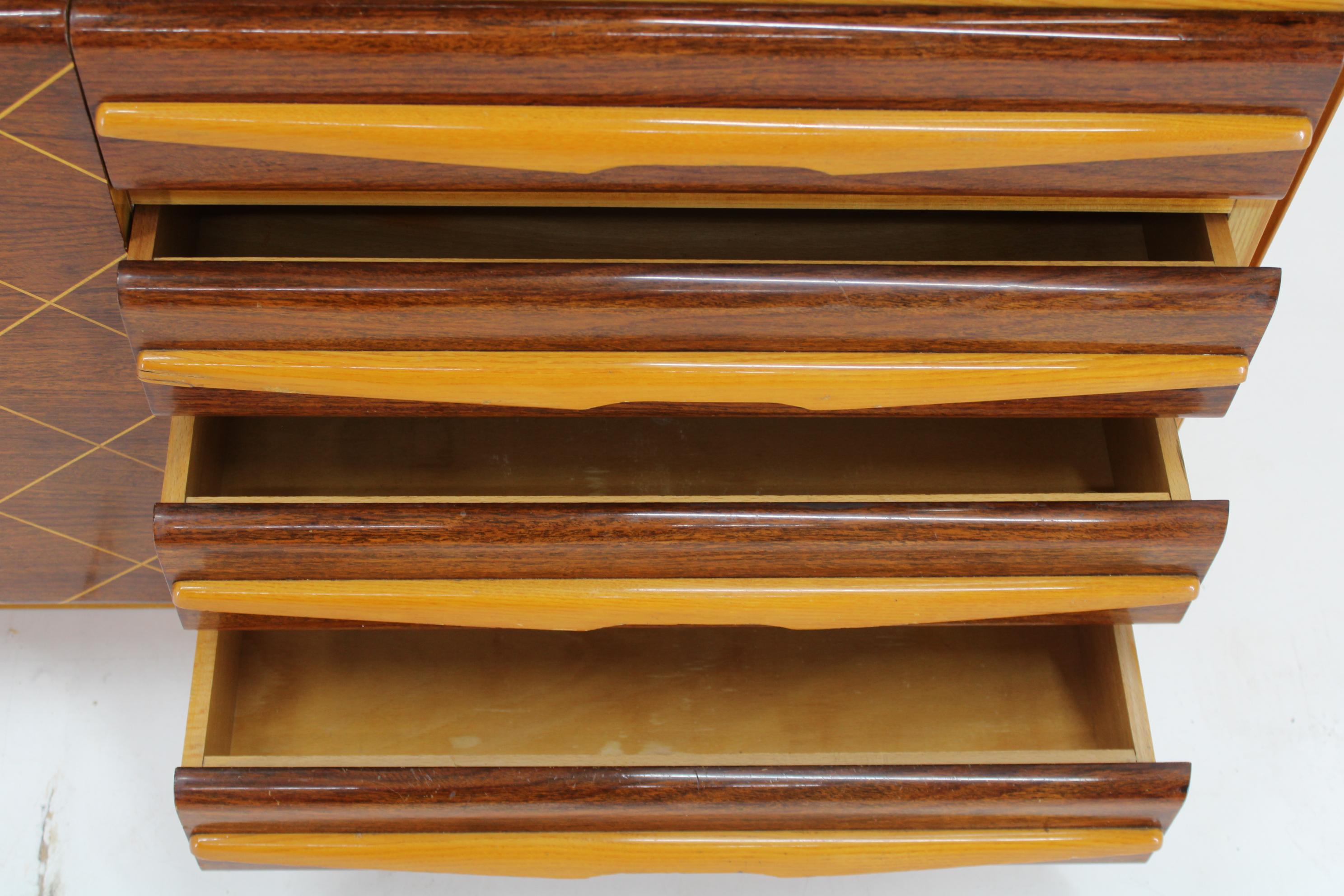 Armadio/cassettiera in legno degli anni '60, Cecoslovacchia in vendita 6
